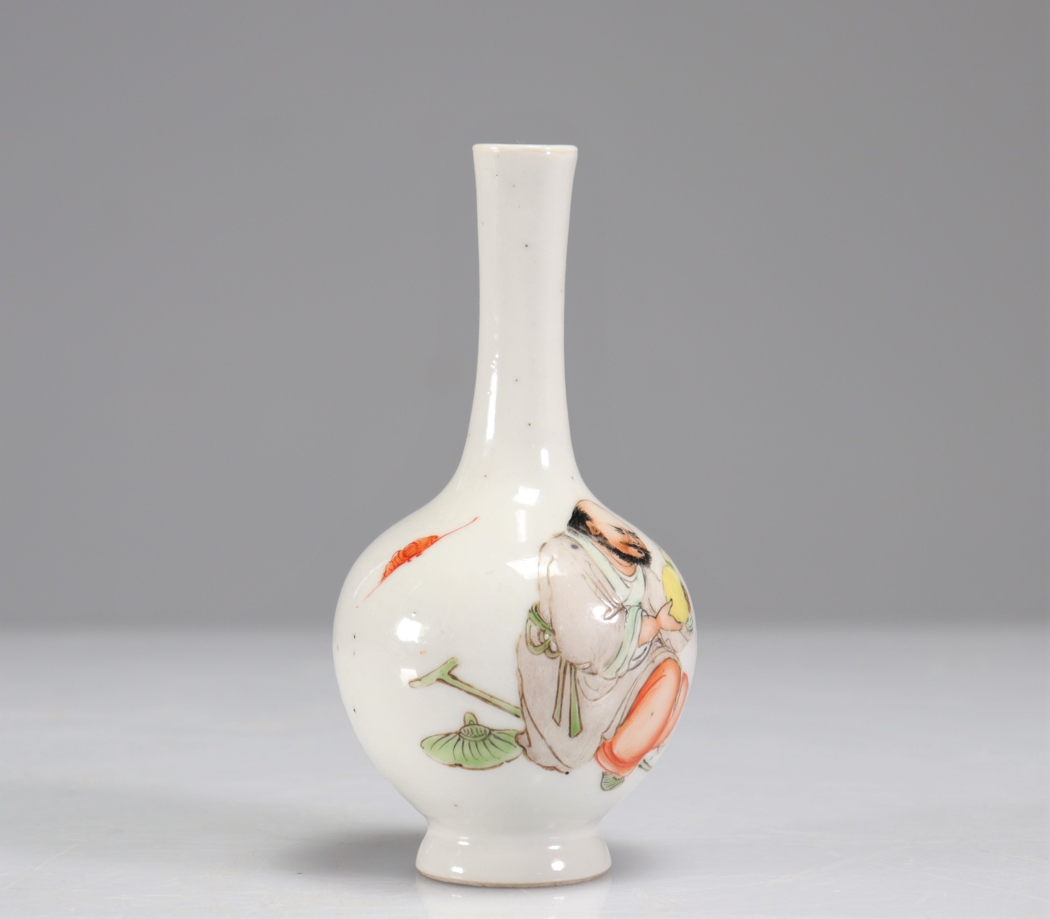 Famille rose porcelain vase decorated with a character - Image 2 of 5