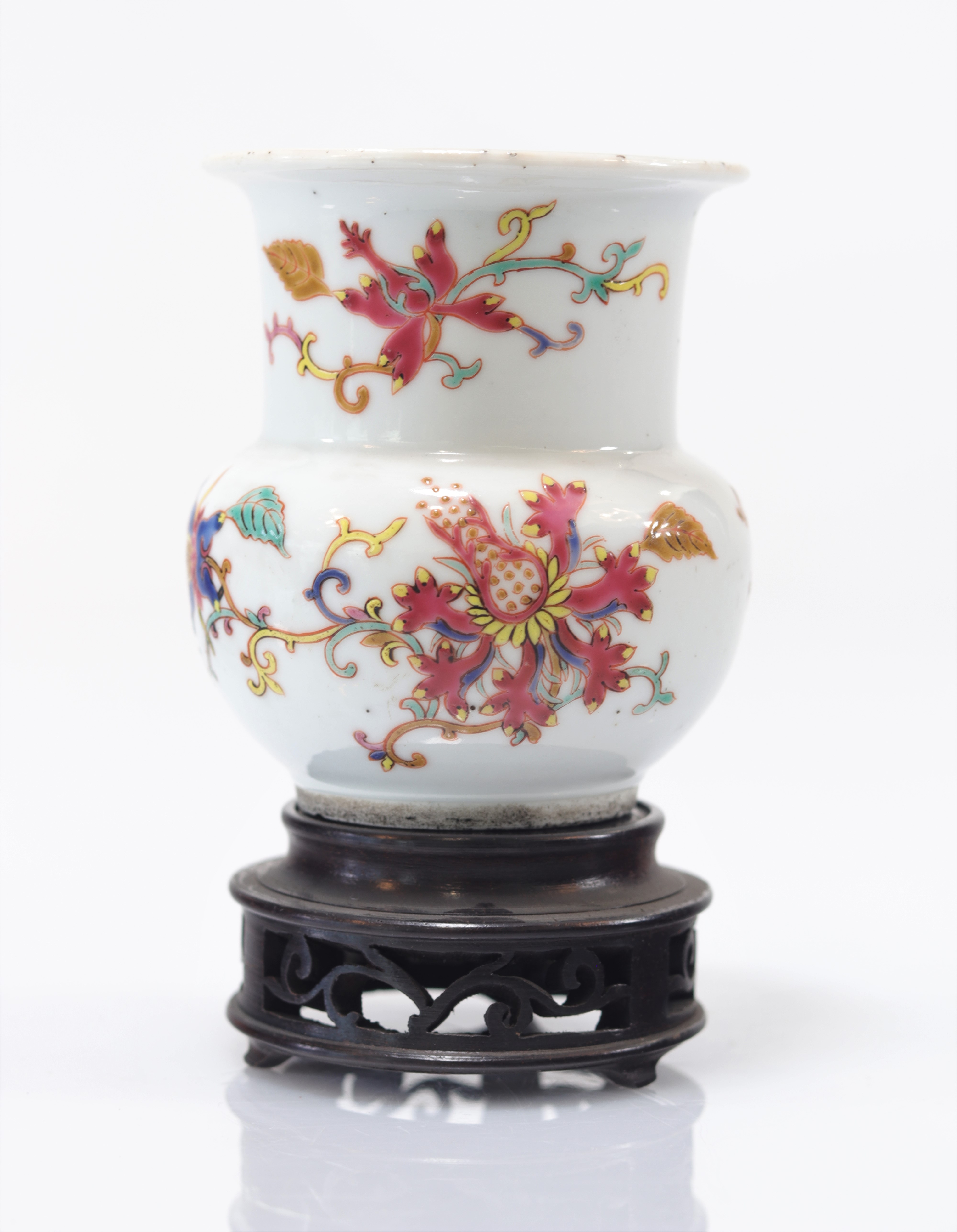 Pair of Qing period famille rose porcelain vases - Image 2 of 9