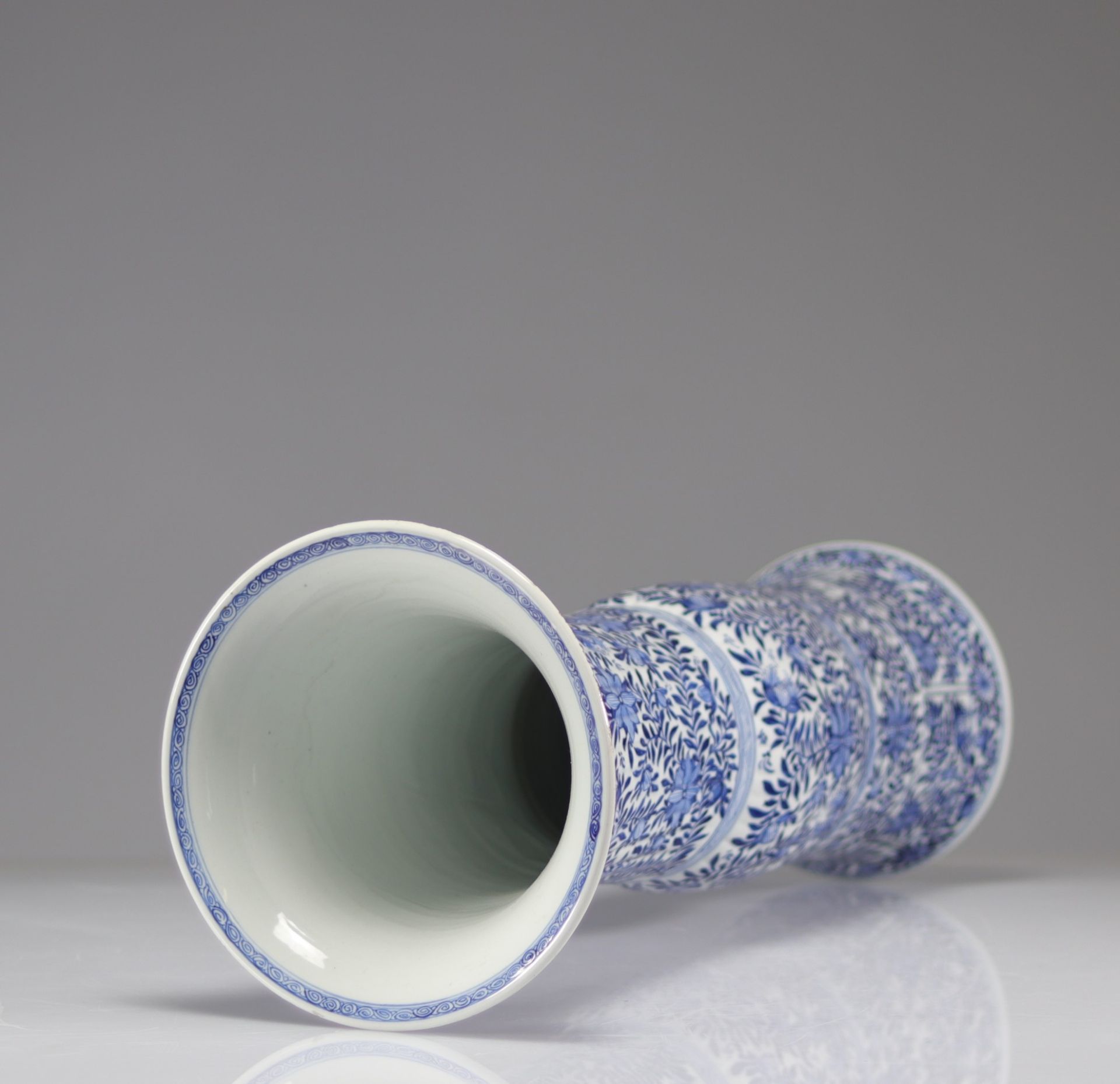 Large blue white Chinese porcelain vase - Image 4 of 4