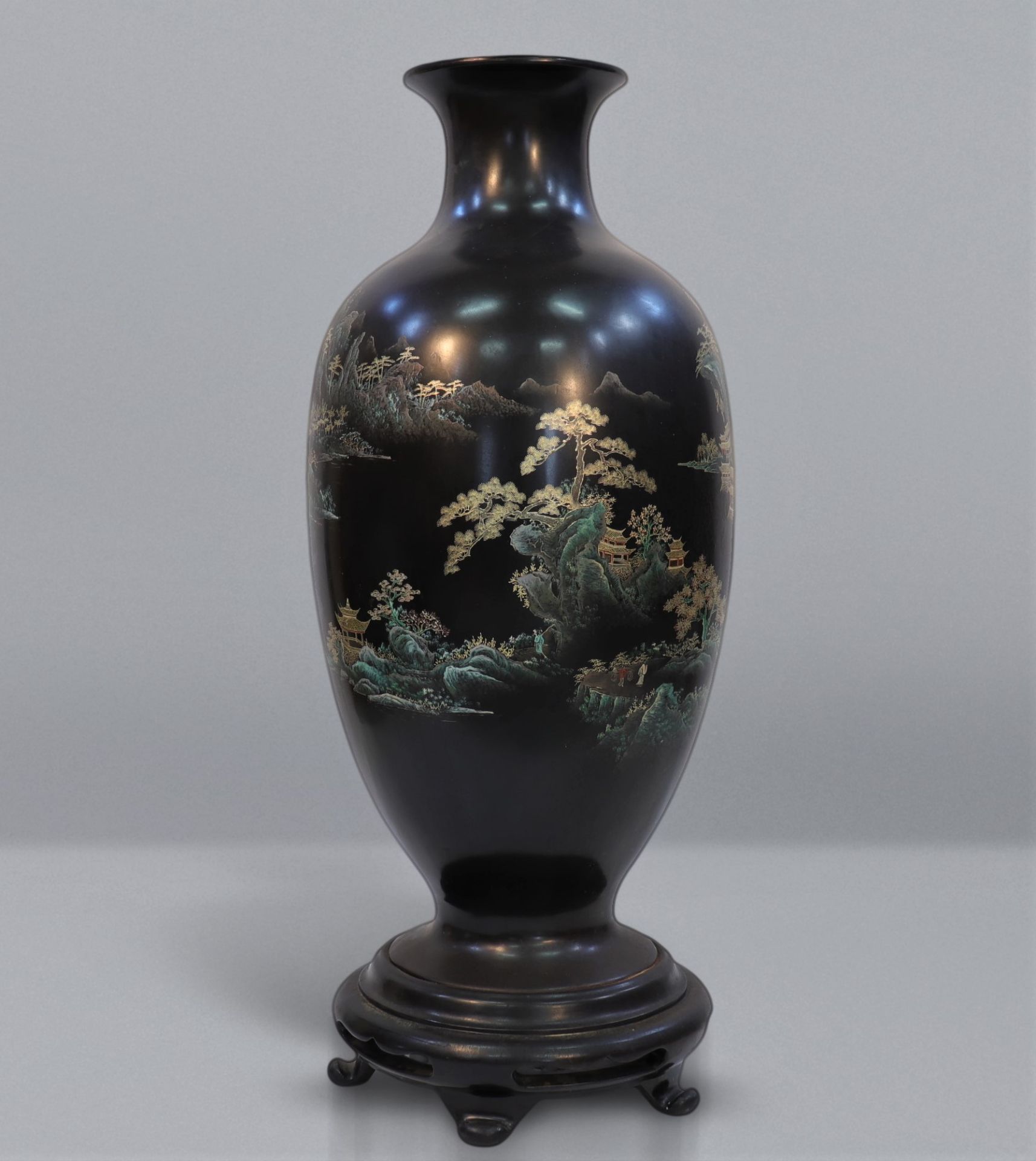 Important (1m10) Fuzhou lacquer vase with landscape decoration