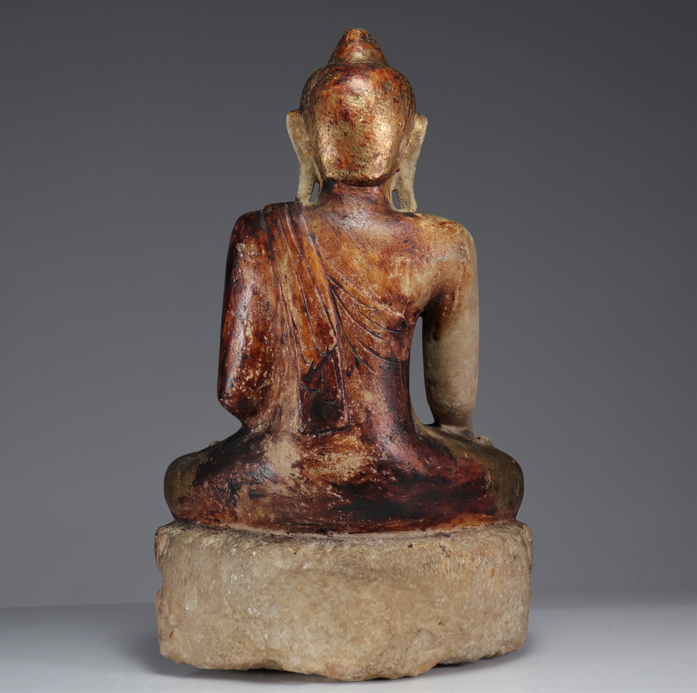 Burmese marble statue in polychrome white marble representing Sakyamuni Buddha, 17th century. - Image 5 of 6