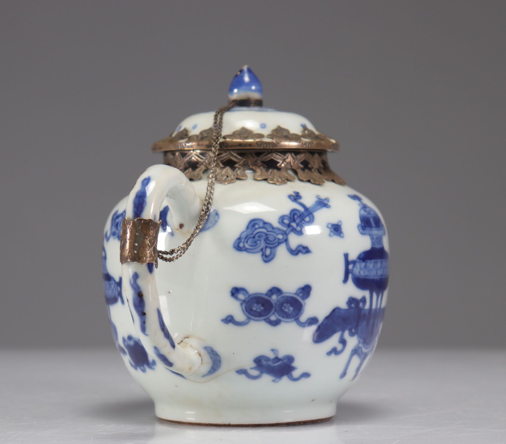 Eighteenth century white blue silver teapot - Image 3 of 6