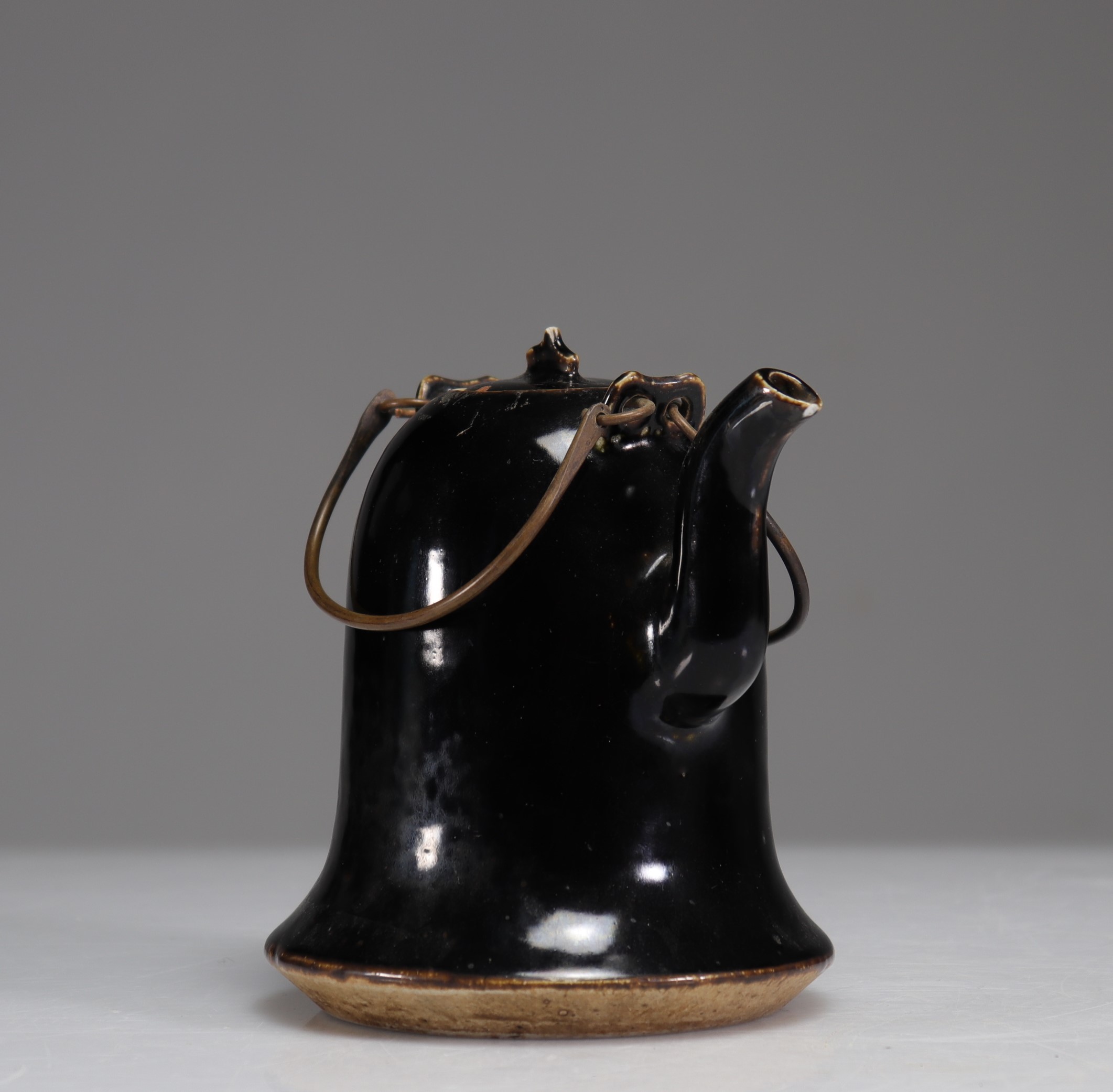 Black monochrome porcelain teapot, Qianlong period - Image 2 of 5