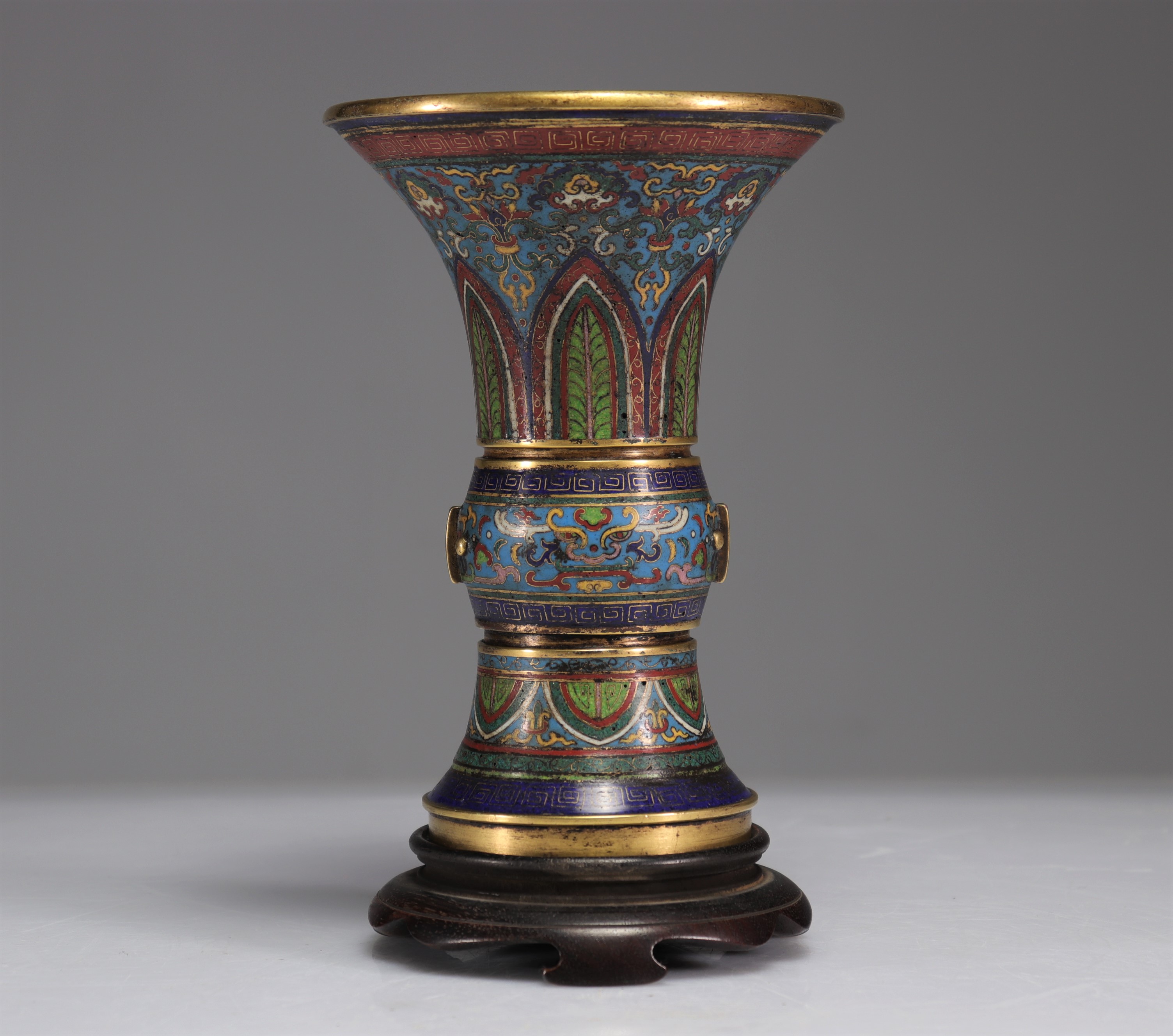 Gu vase in cloisonne bronze, archaic decoration, Qianlong period