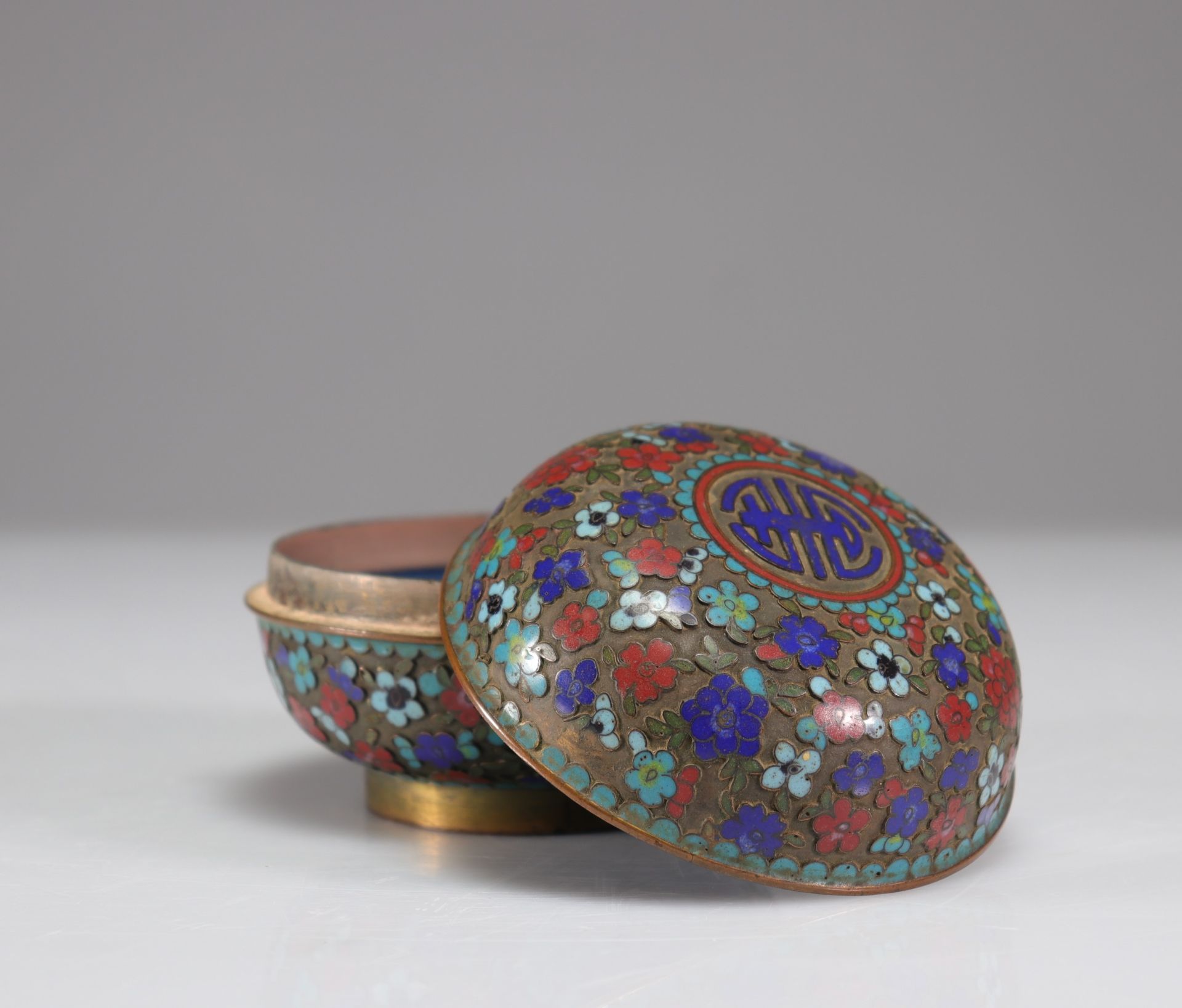 Box covered in cloisonne bonze - Image 2 of 4