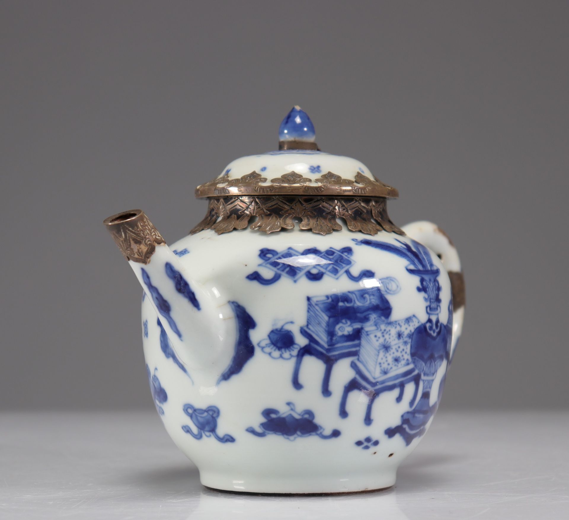 Eighteenth century white blue silver teapot - Image 4 of 6