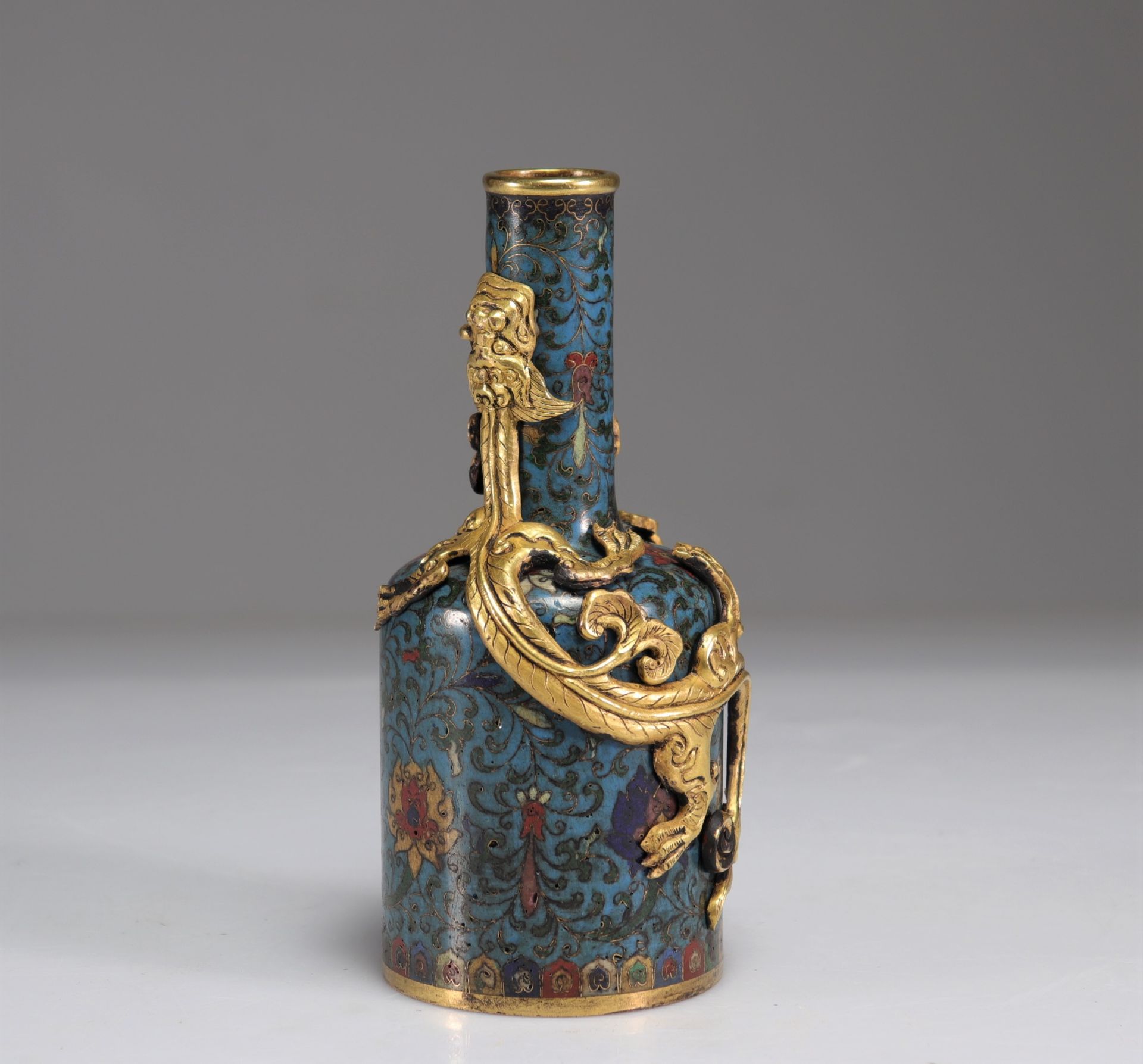 Cloisonne bronze vase, decorated with a bronze dragon, Xuande mark