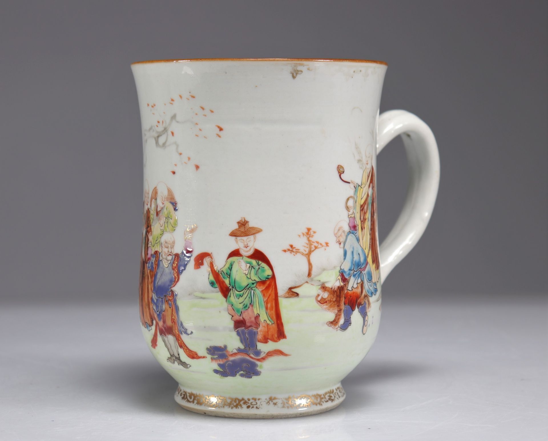 18th century famille rose porcelain jug decorated with 'Luohan' and characters - Image 2 of 7