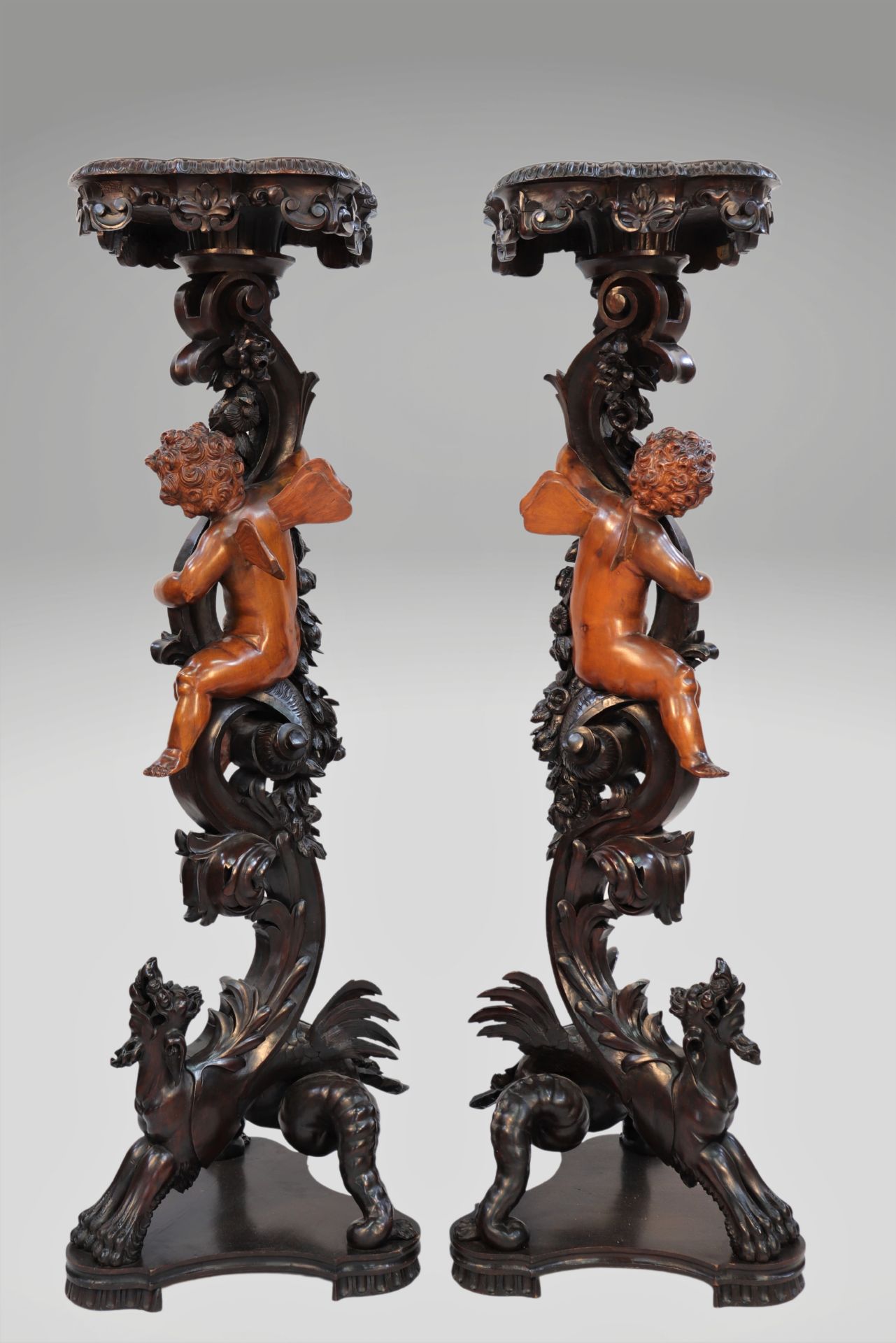 Imposing pair of harnesses (1m63) in wood carved with 19th century angels and dragons - Bild 2 aus 4