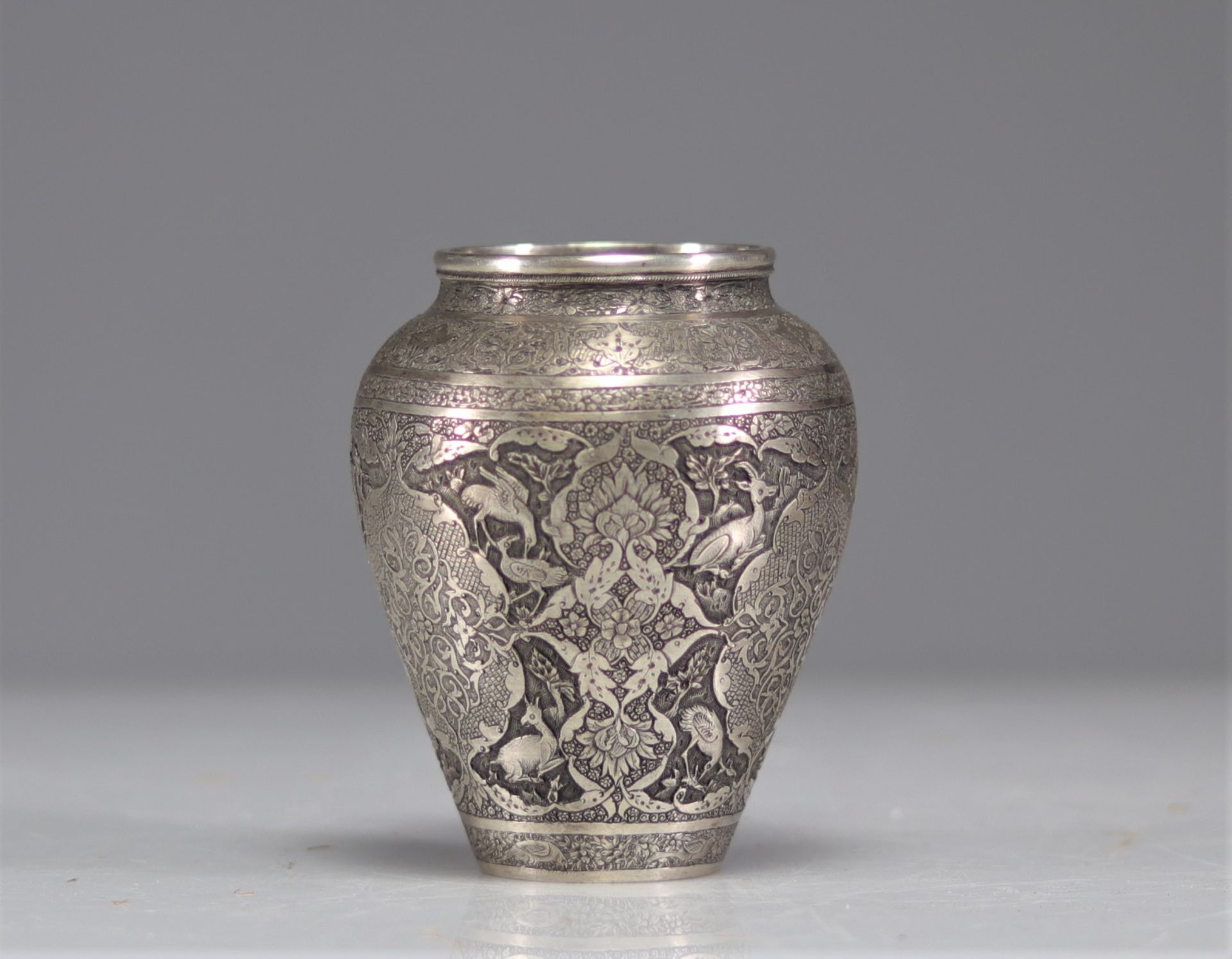 India solid silver vase decorated with 19th century animals - Image 2 of 4