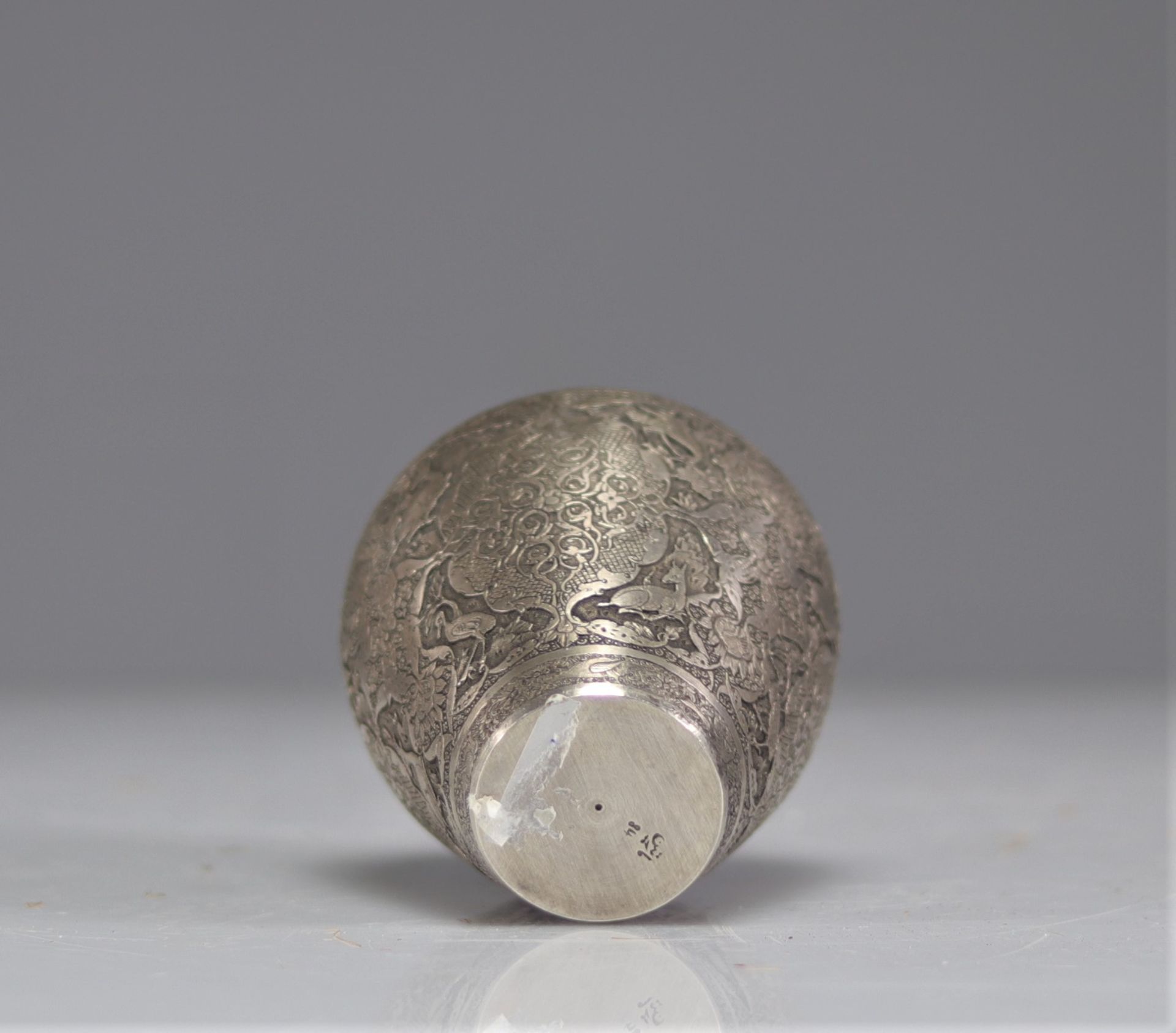 India solid silver vase decorated with 19th century animals - Image 3 of 4