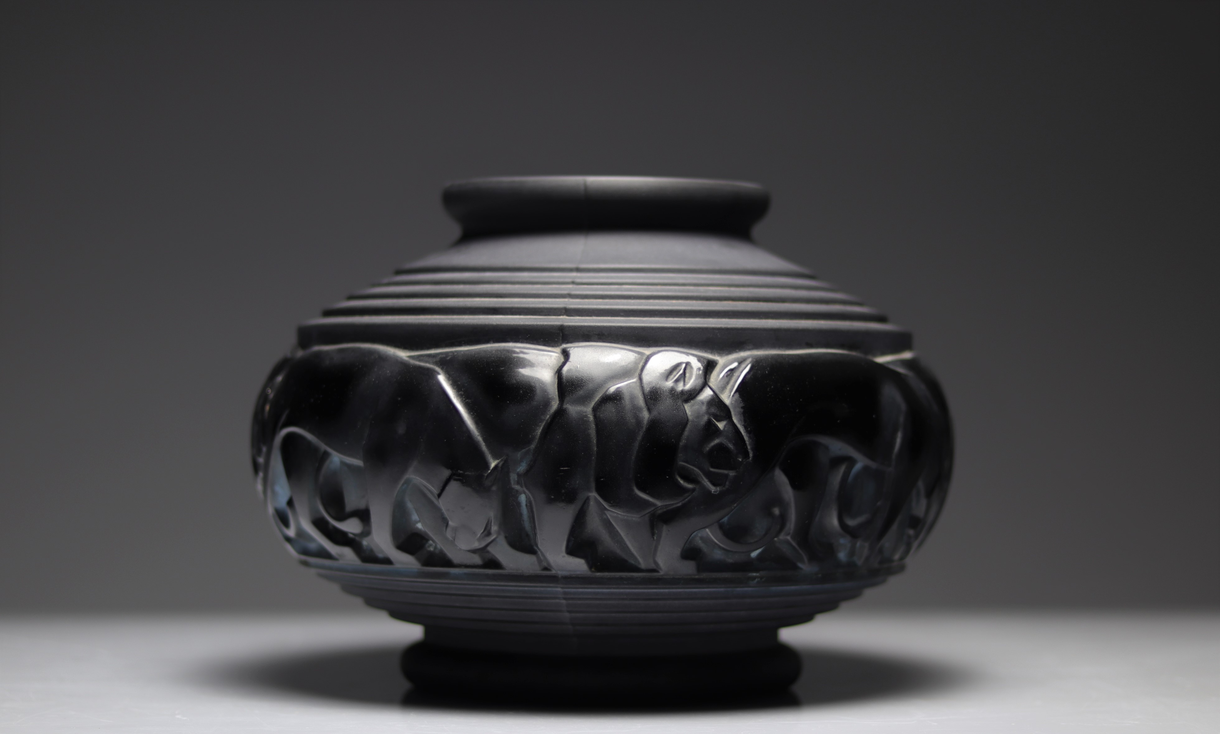 Vase with lions and lionesses from Avesn - Image 4 of 4