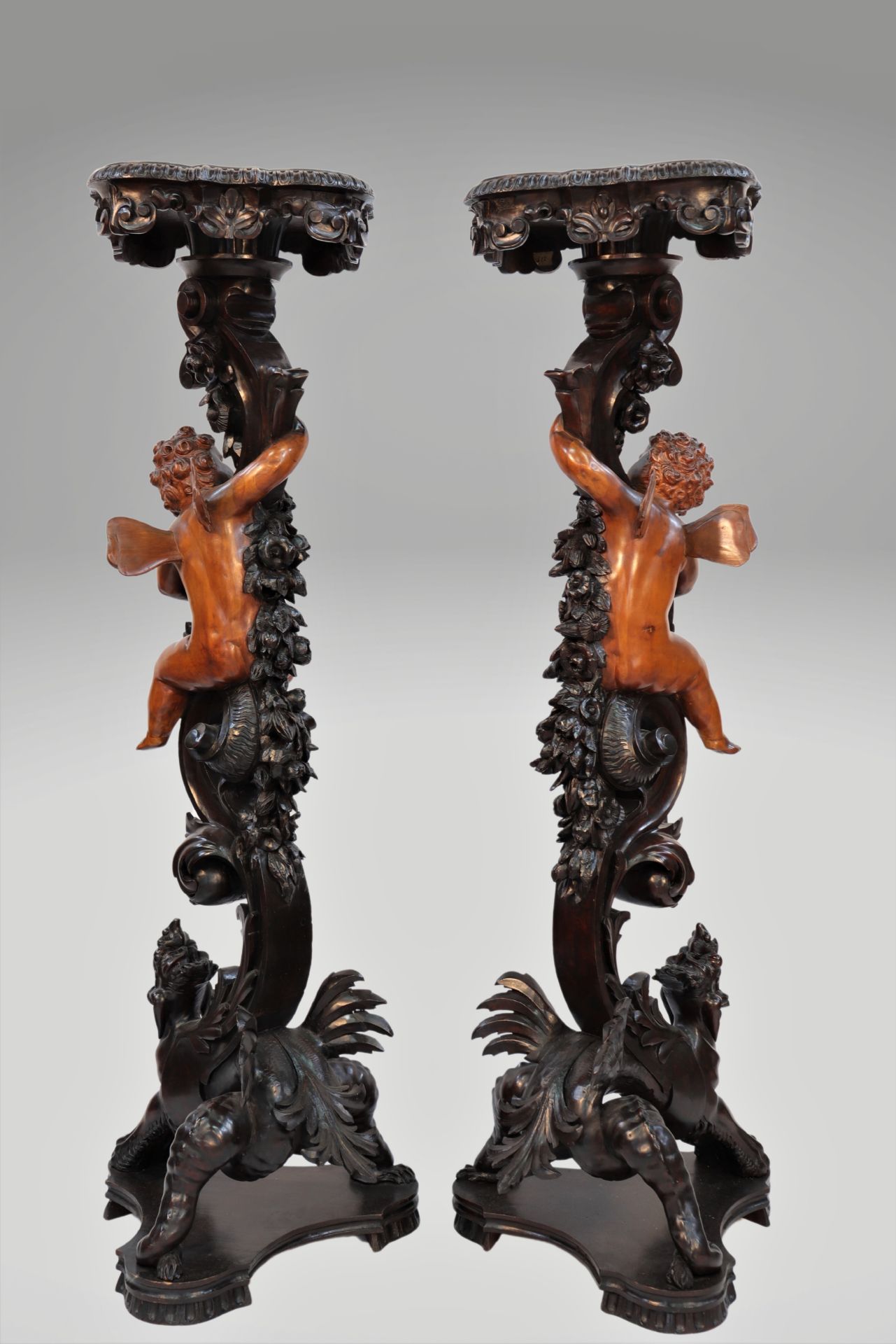 Imposing pair of harnesses (1m63) in wood carved with 19th century angels and dragons - Bild 3 aus 4