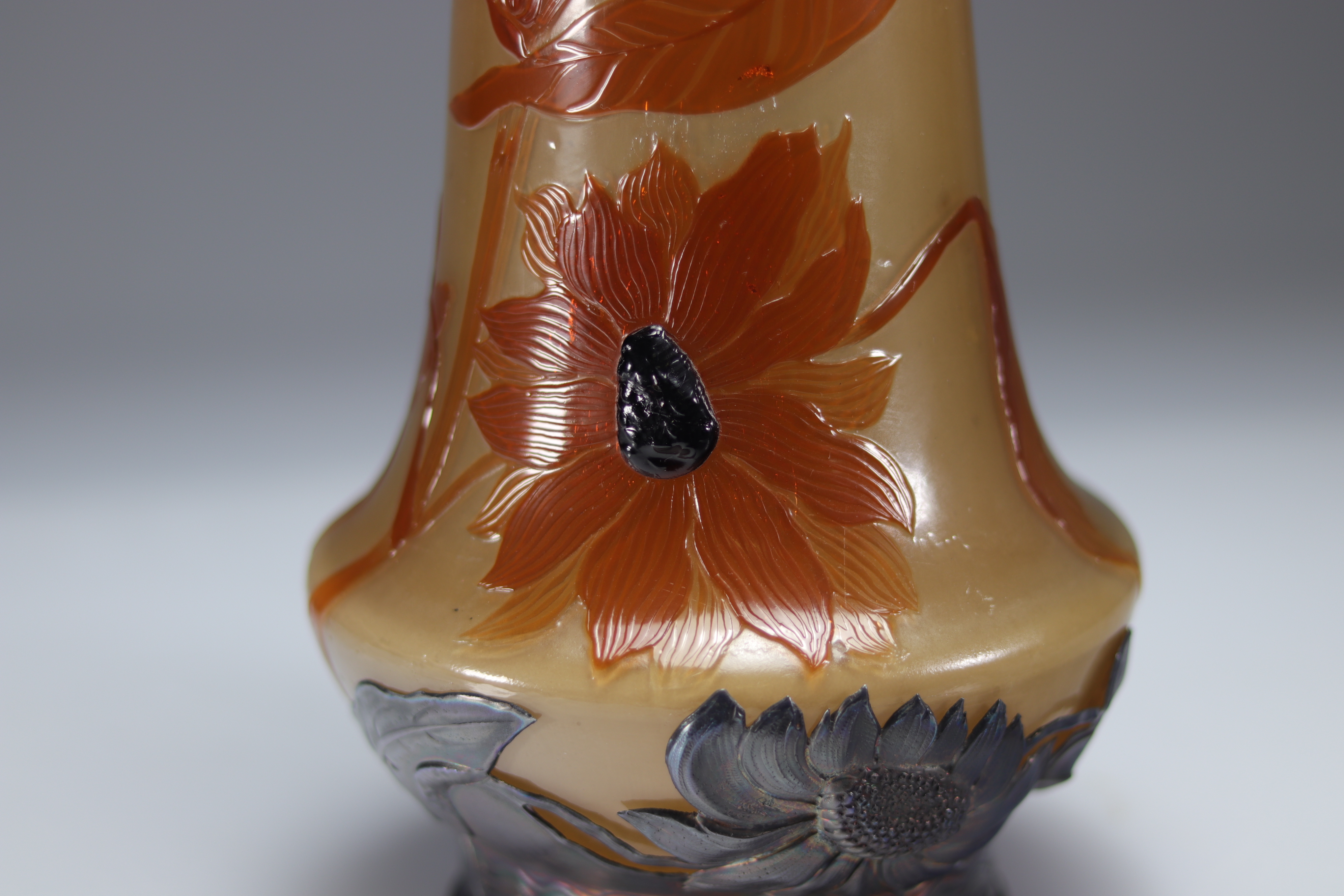 Emile Galle, Vase Green and dark green heat-treated glass inlays, floral motifs, removable silverwar - Image 13 of 13