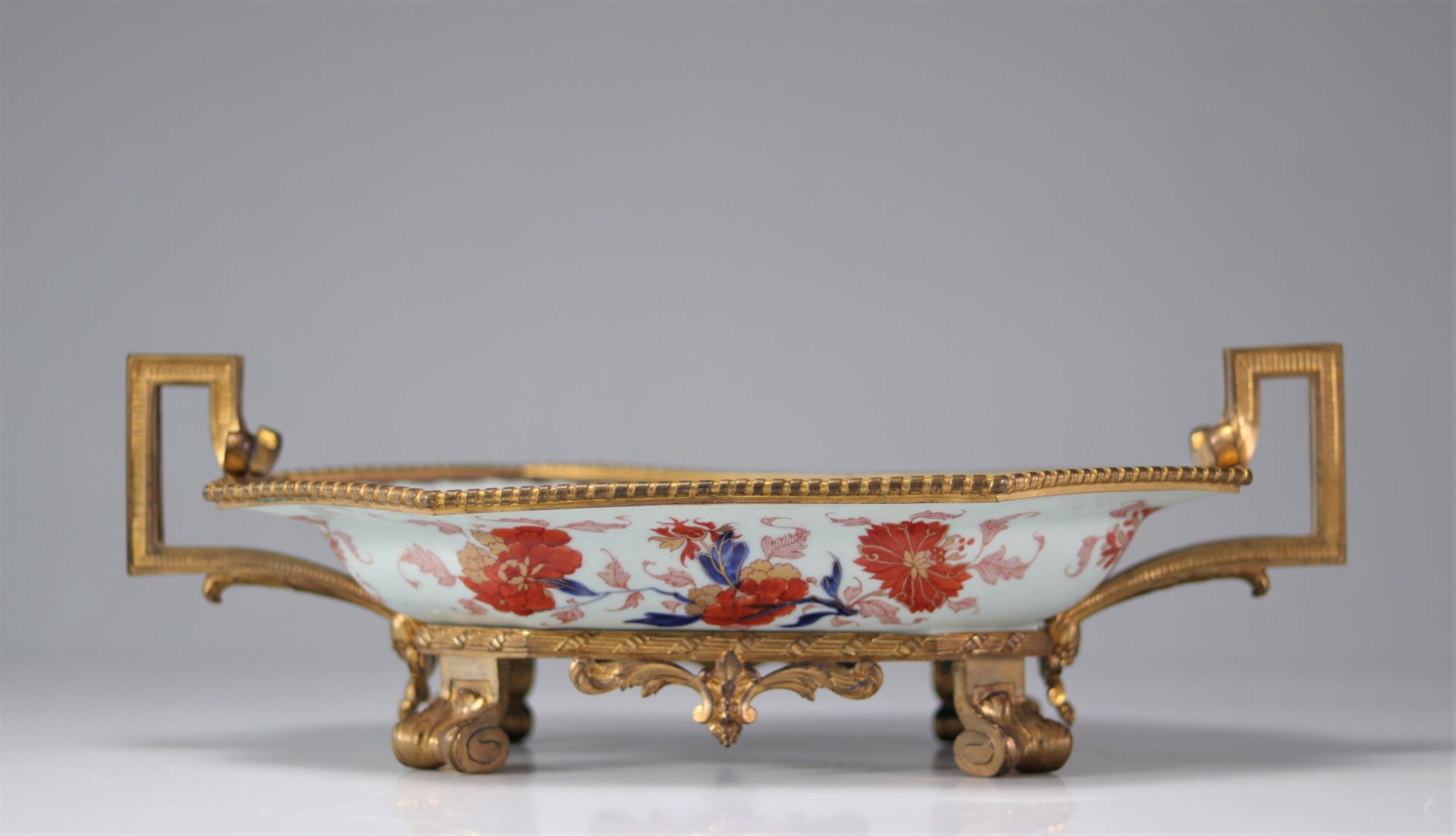 Chinese porcelain dish mounted on 18th century gilt bronze - Image 2 of 3