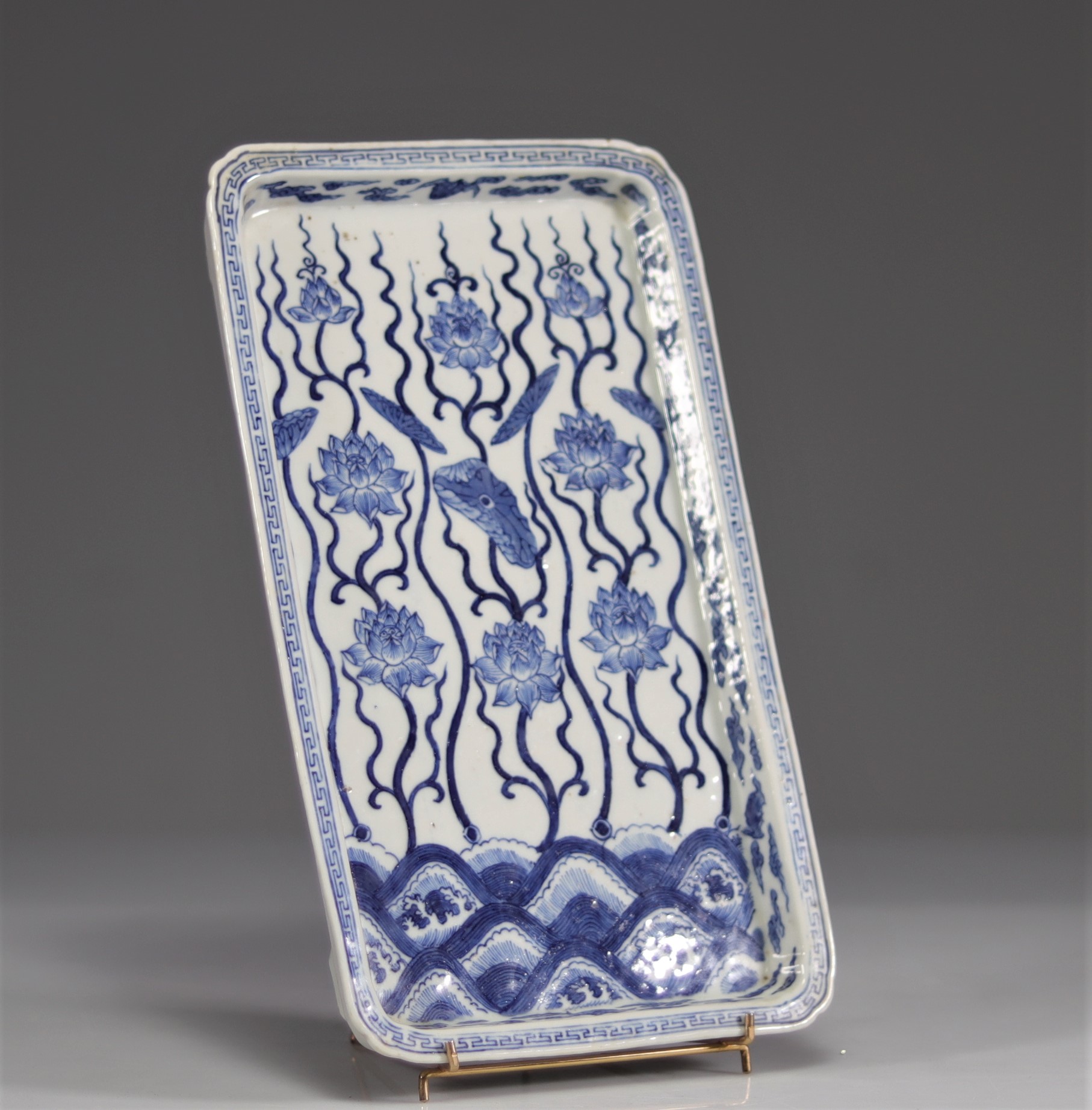 Qing dynasty lotus flower decorated blue white porcelain tray - Image 3 of 3