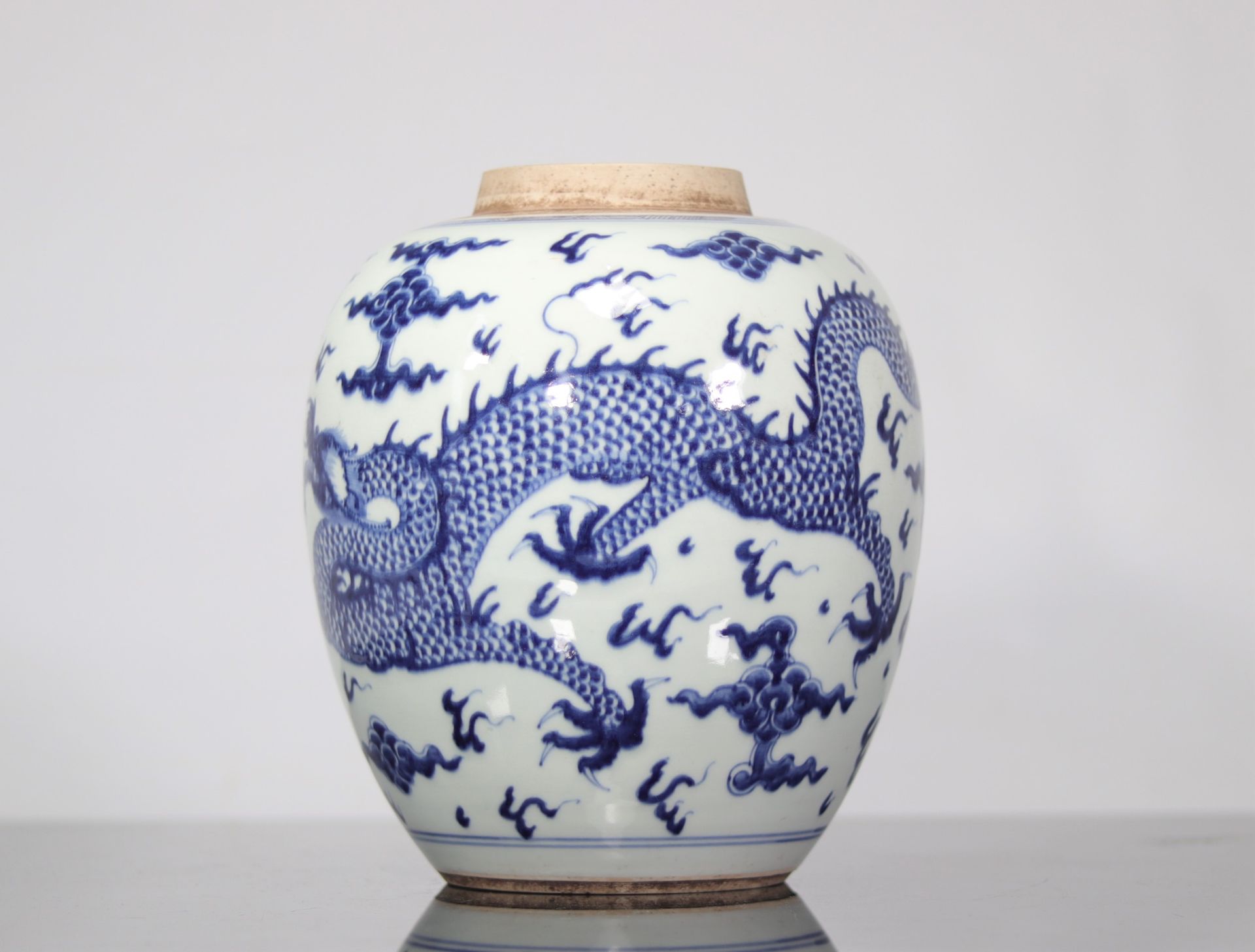 Blue white porcelain vase decorated with dragons mark in the circle - Image 4 of 7