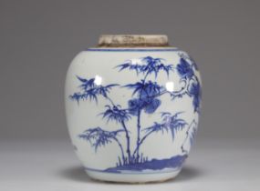 Blue white Chinese porcelain vase, Yong Zheng period