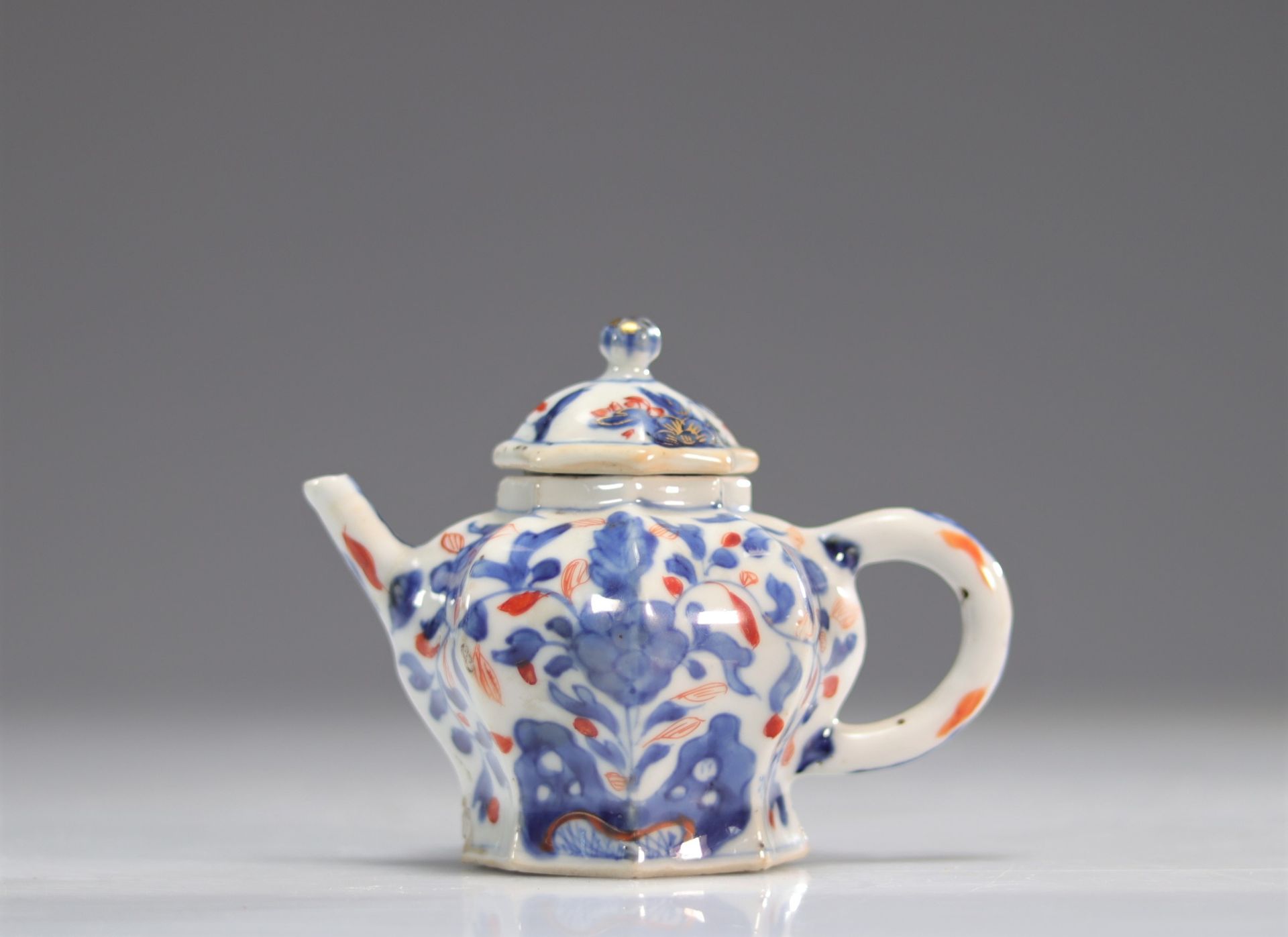Kangxi period teapot - imari export - China - Image 2 of 5