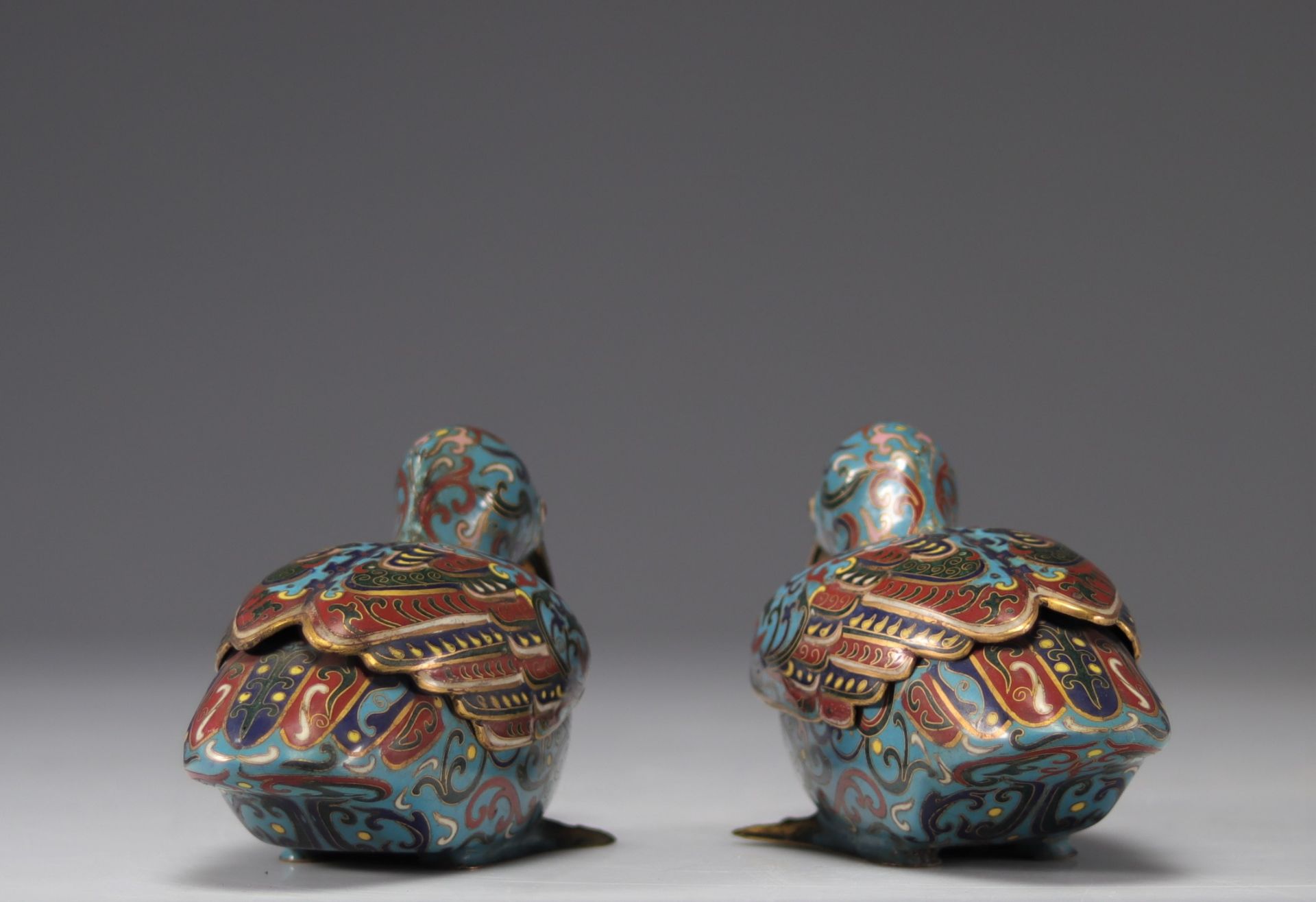 Pair of bronze cloisonne incense burners, Republic period - Bild 6 aus 6