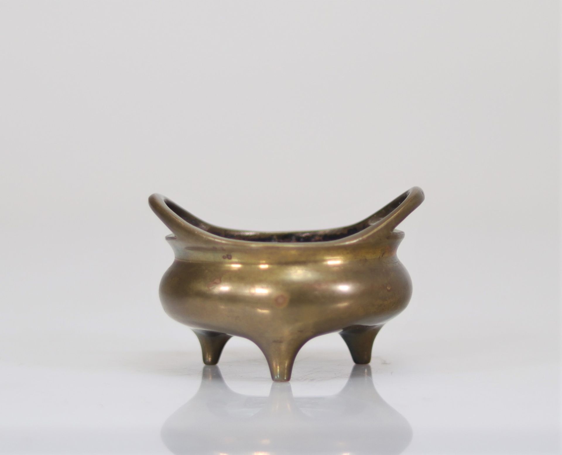 Tripod incense burner in interior bronze decorated with a dragon brand Xuan DE Ming - Image 3 of 5