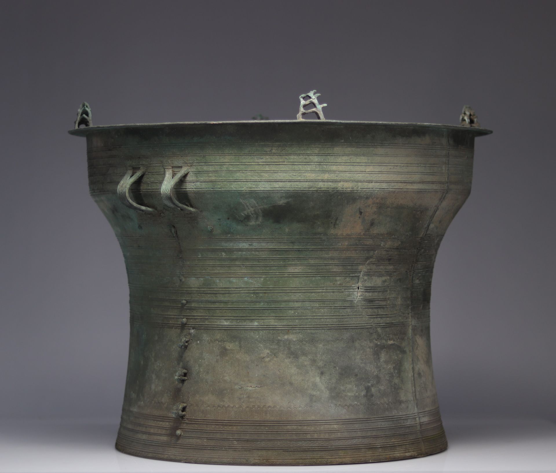 Bronze rain drum, the top decorated with circles VIETNAM, 19th century - Image 2 of 3