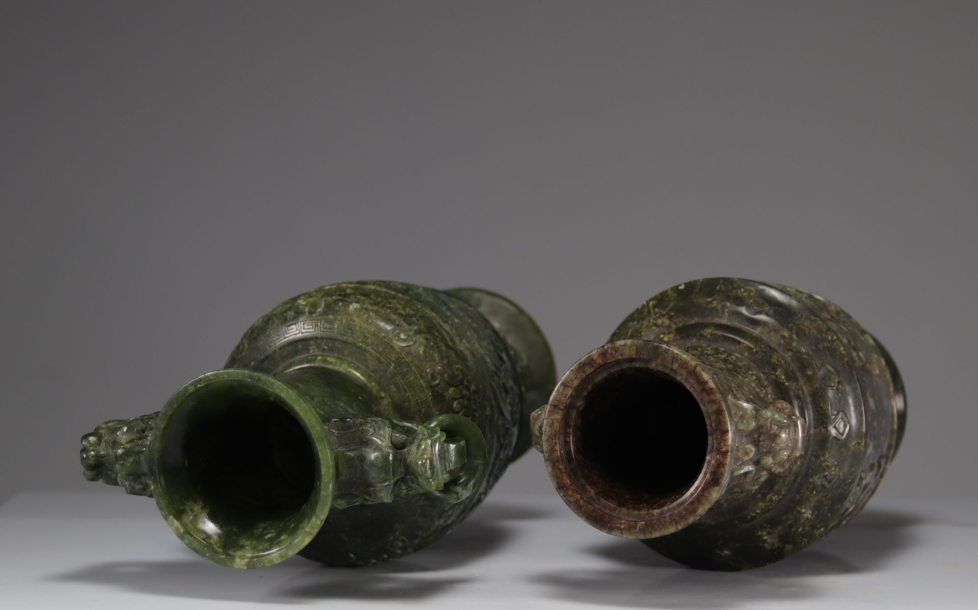 Lot of two jade vases decorated with dragon heads - Image 4 of 5