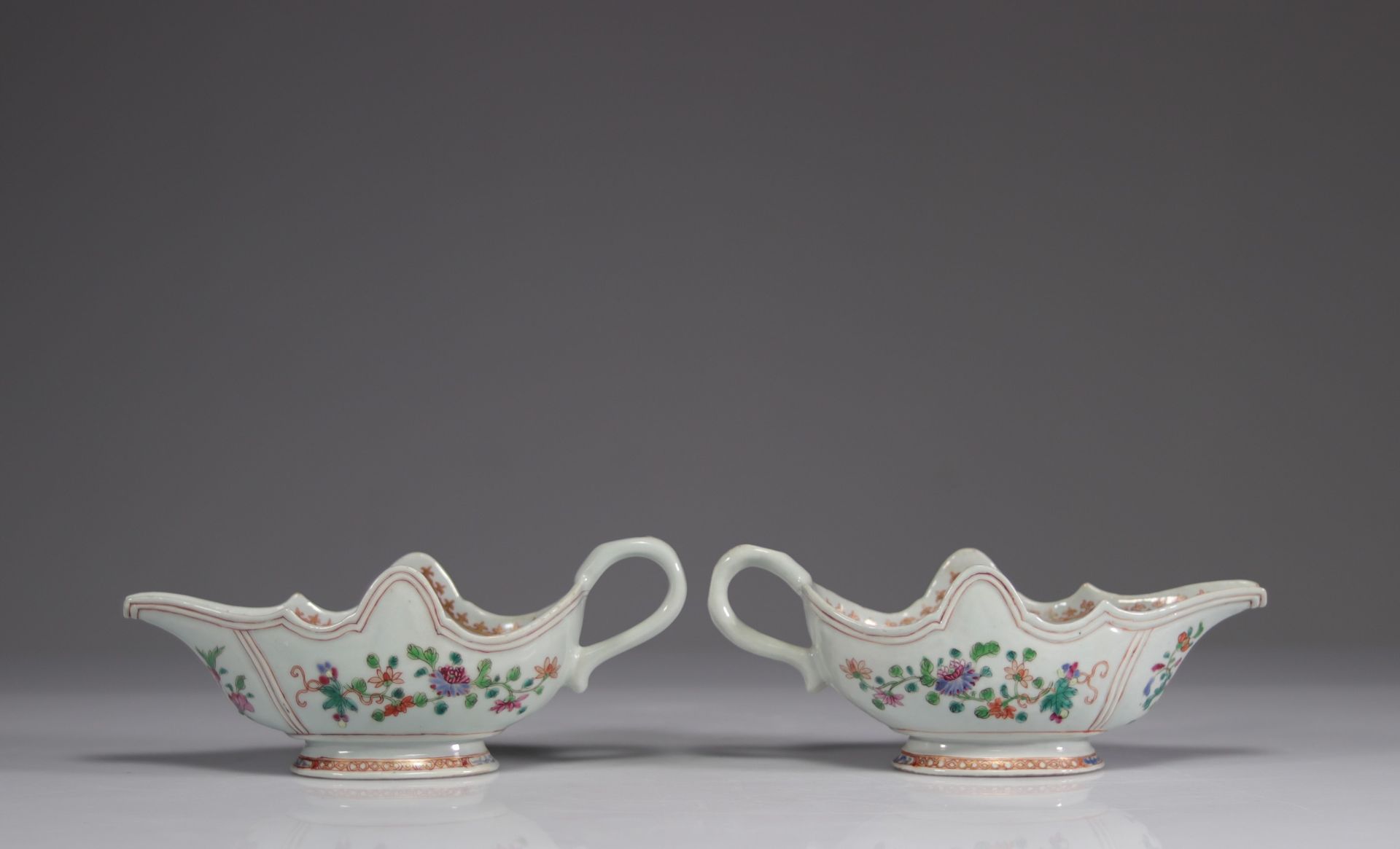 Pair of 18th century famille rose porcelain sauceboats - Bild 4 aus 5