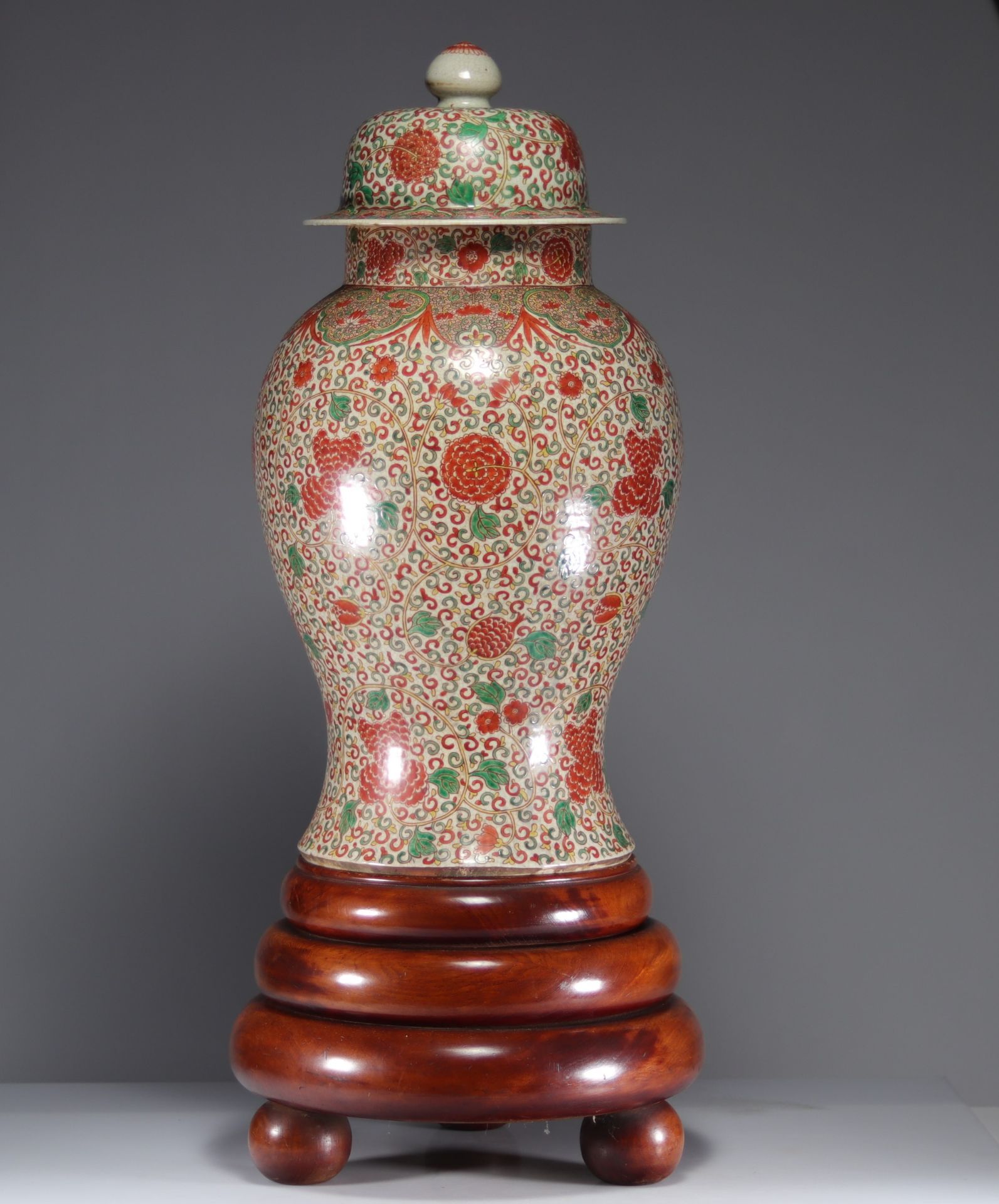 Imposing covered vase, Chinese porcelain - Image 3 of 8