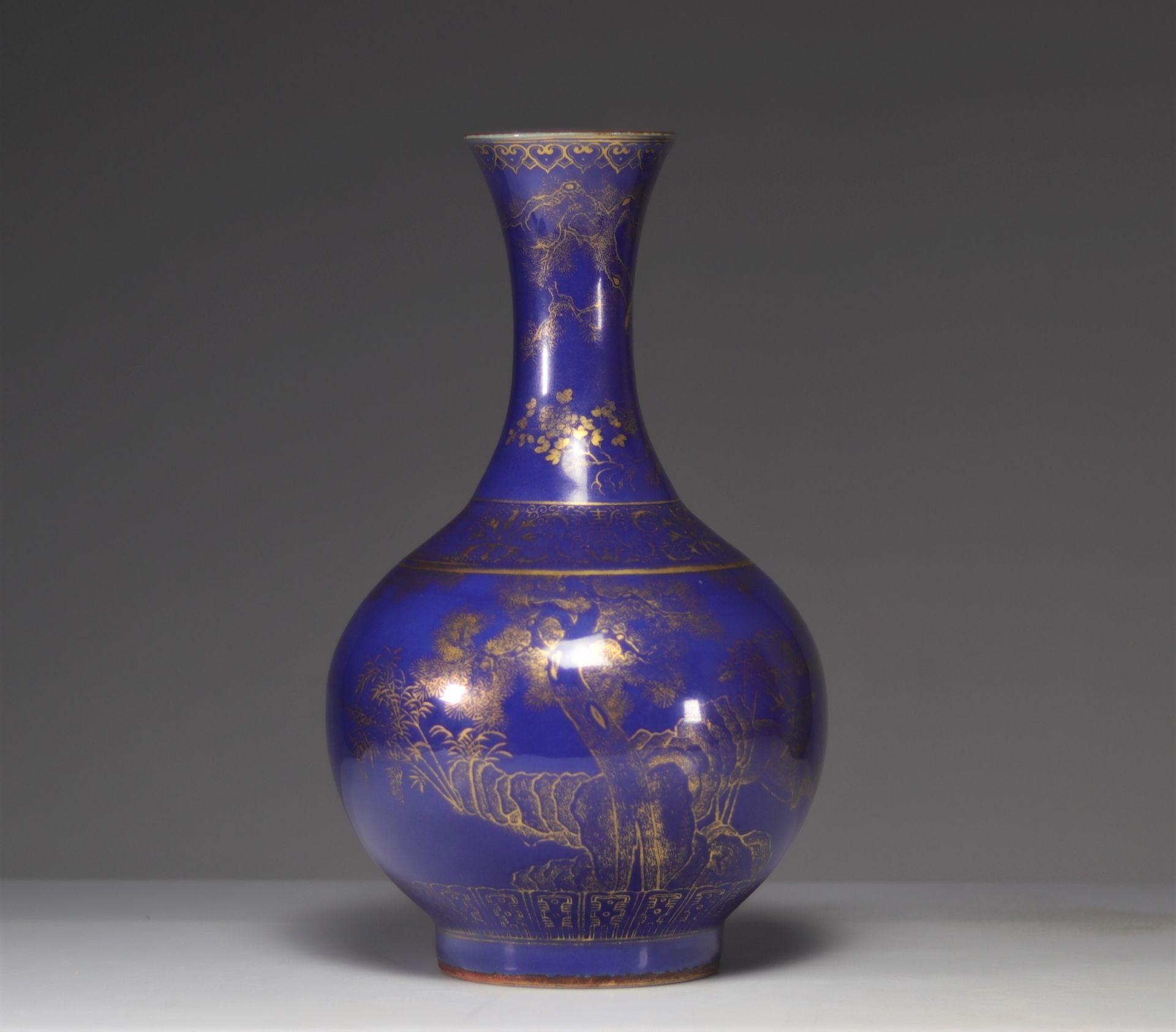 Rare Chinese porcelain vase powdered blue and gilt decoration with deers mark under the piece - Image 5 of 7