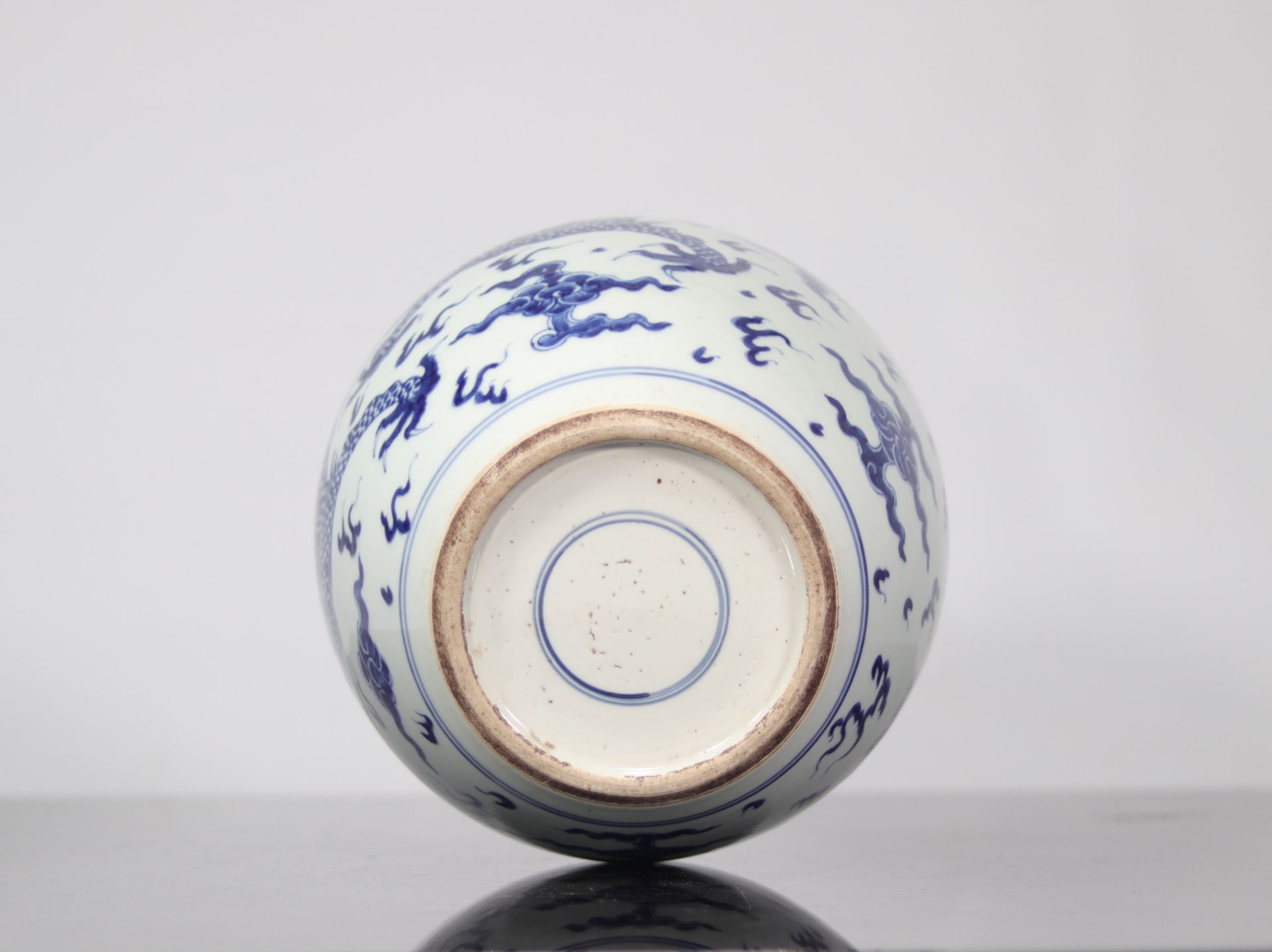 Blue white porcelain vase decorated with dragons mark in the circle - Image 2 of 7