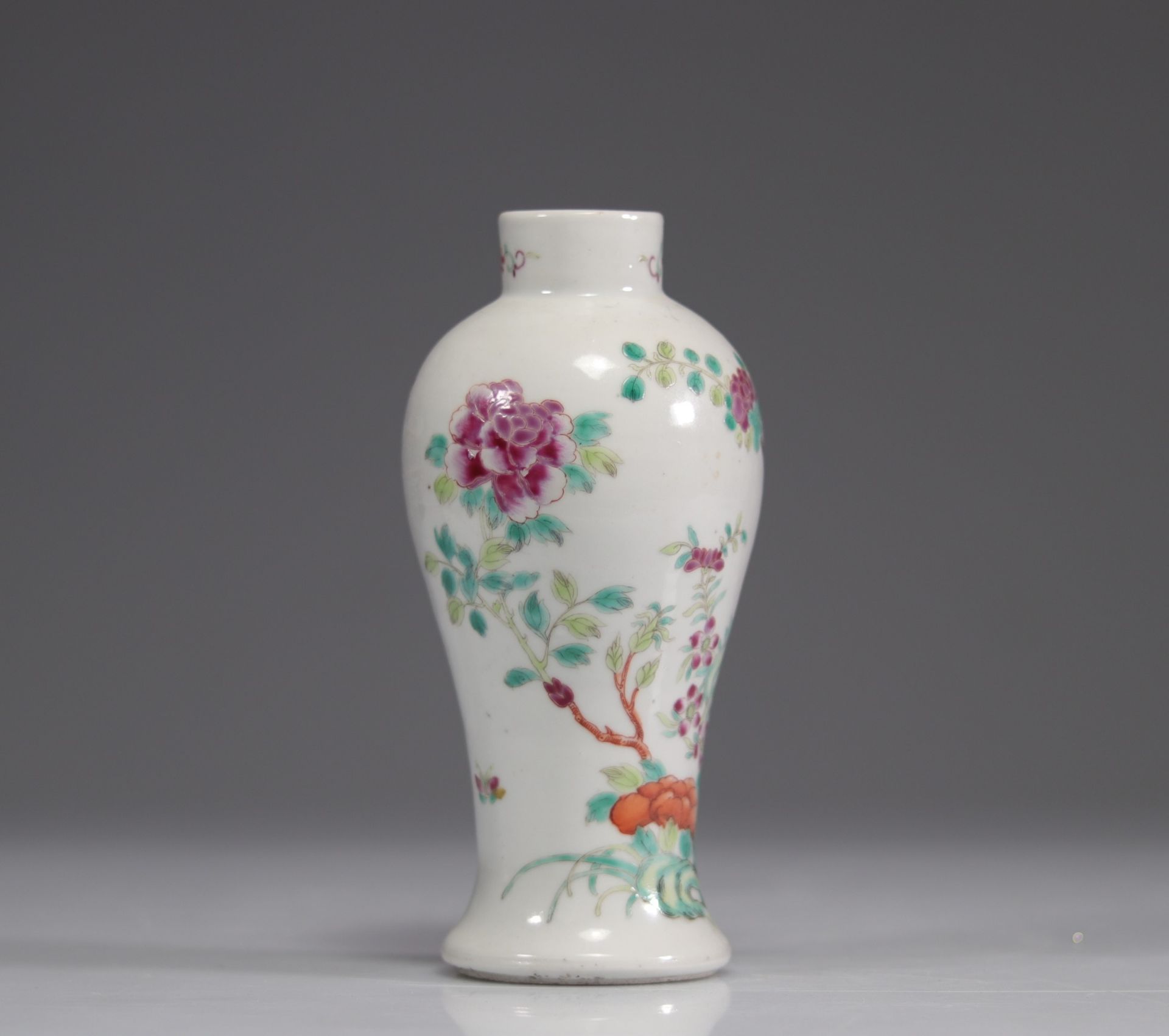 18th century famille rose porcelain vase - Image 4 of 7