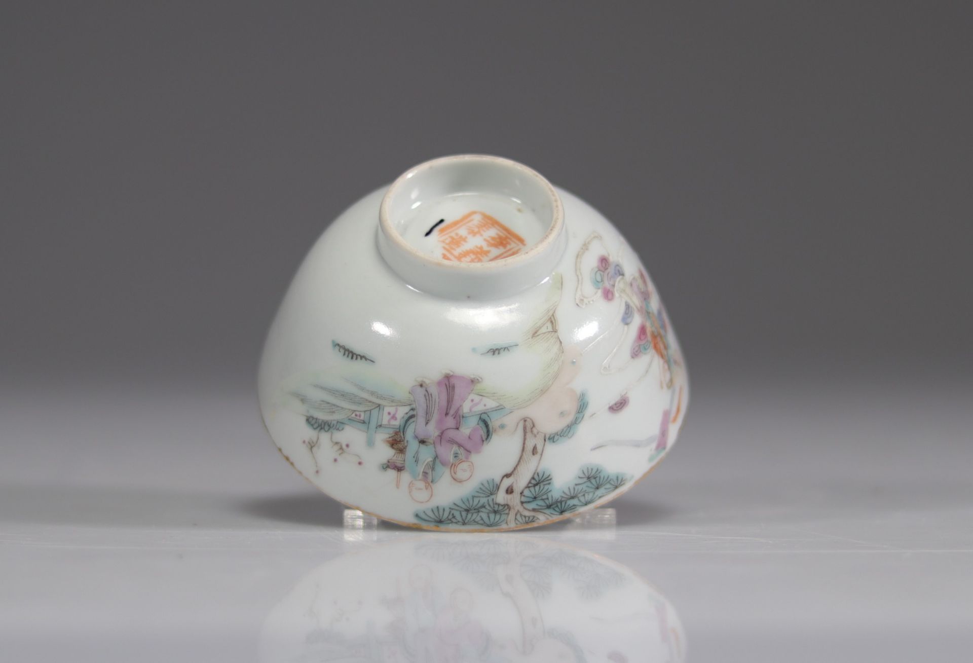 Chinese porcelain famille rose bowl decorated with characters - Image 4 of 5