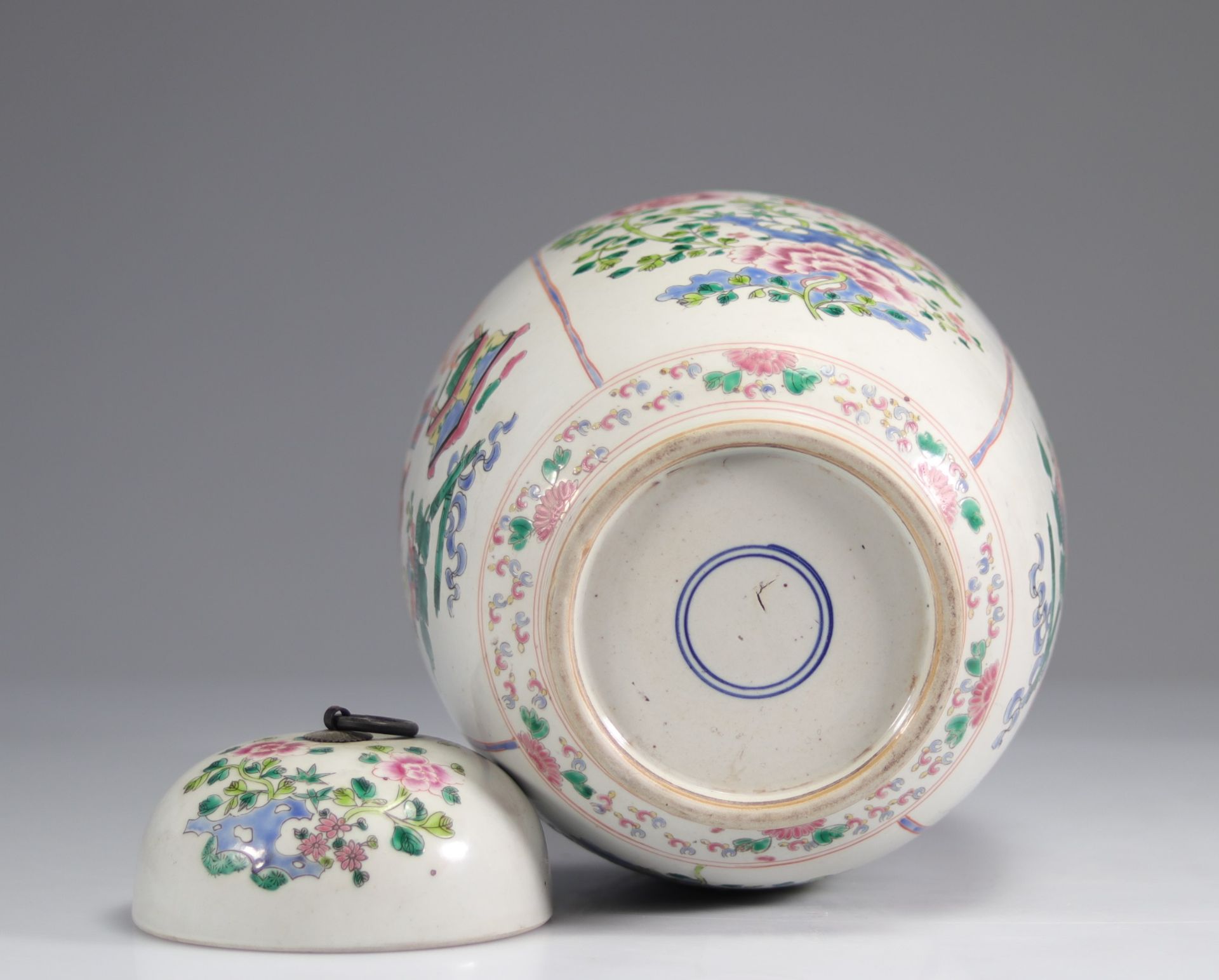 Covered vase in Chinese famille rose porcelain - Image 5 of 5