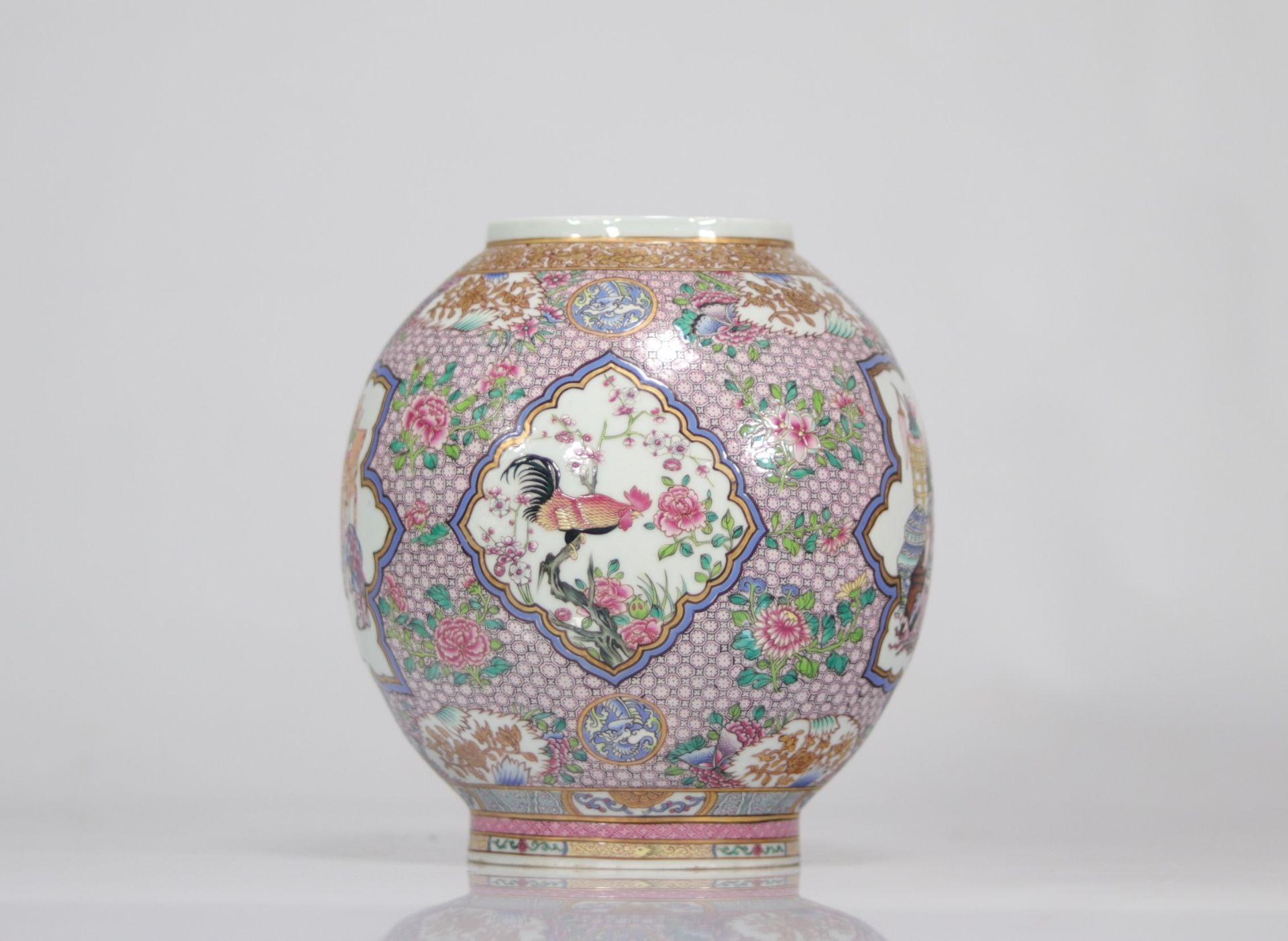 Lantern in porcelain famille rose decorated with characters - Image 5 of 5