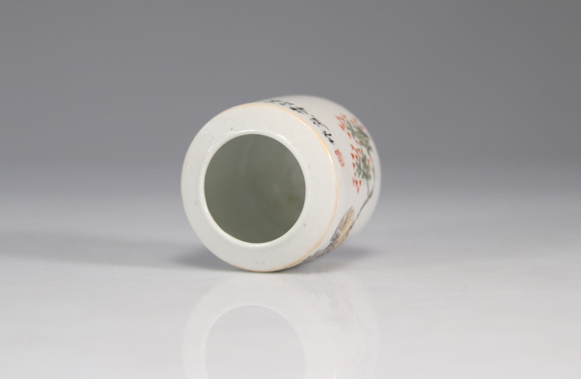 Brush holder in qianjiang cai porcelain with bird decor - Image 5 of 6