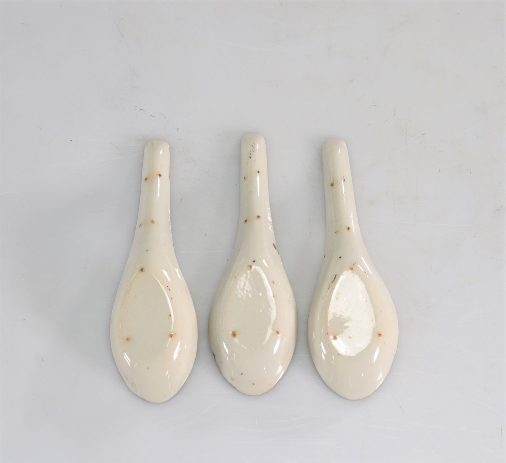 Chinese porcelain spoons (3) - Image 2 of 2