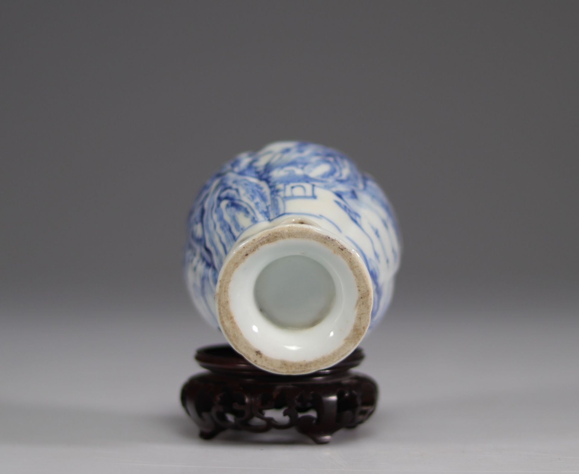 Qianlong blue white Chinese porcelain vase 18th - Image 6 of 6