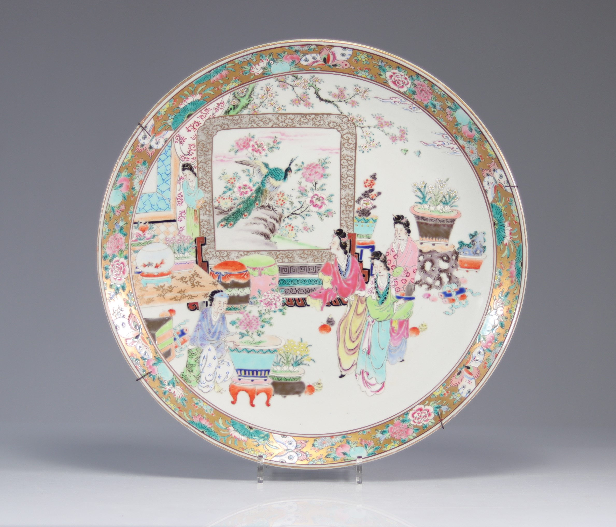 Large famille rose porcelain dish decorated with young women