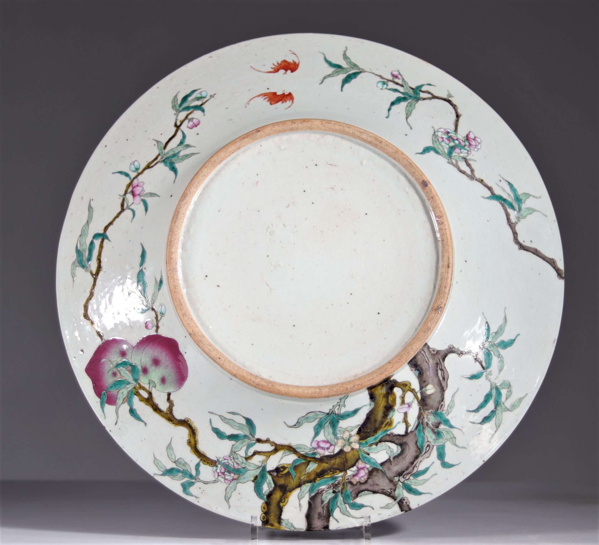 Rare large dish decorated with 9 peaches and bats, Qing period - Image 4 of 5