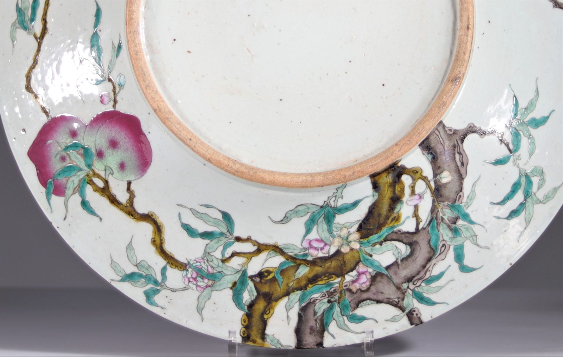 Rare large dish decorated with 9 peaches and bats, Qing period - Image 5 of 5