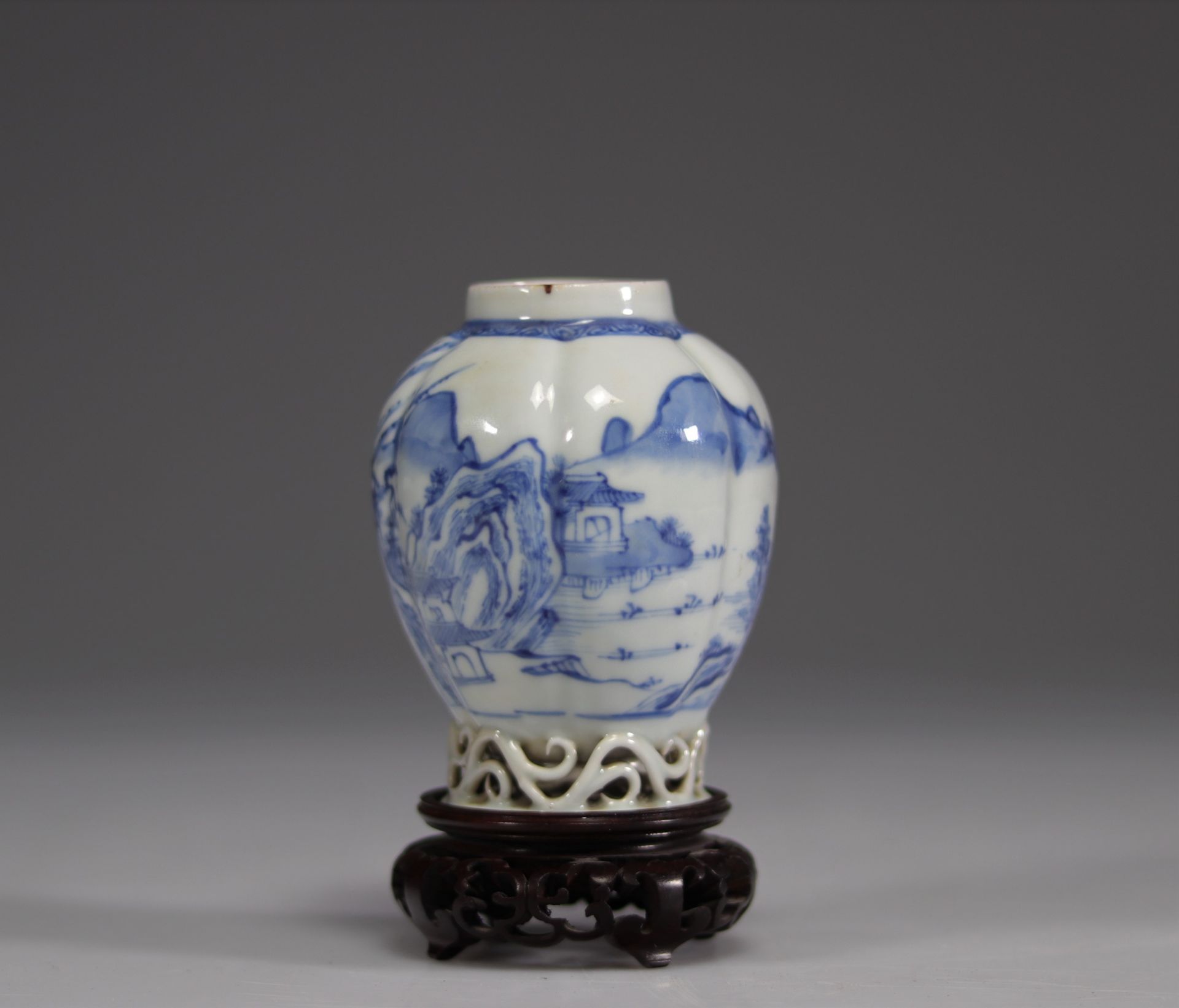 Qianlong blue white Chinese porcelain vase 18th - Image 4 of 6