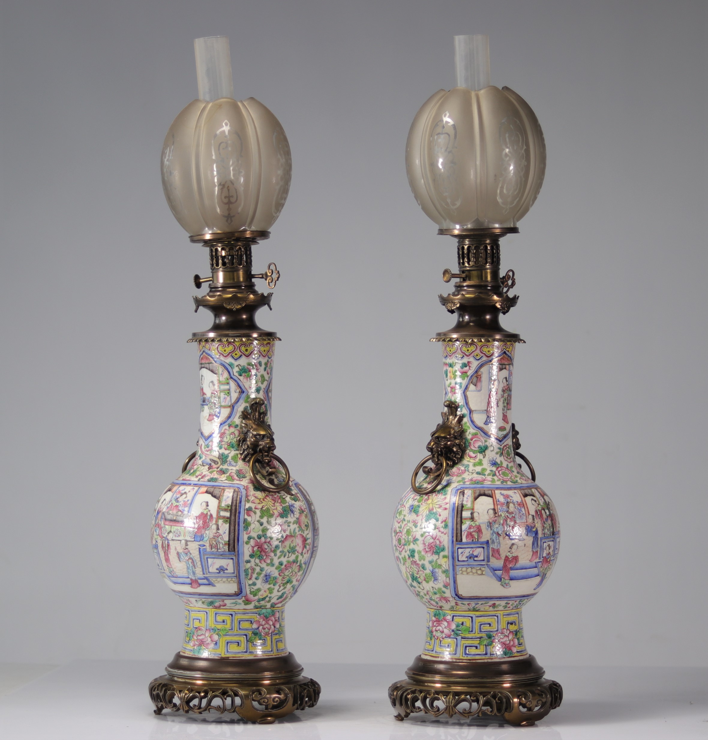 Imposing pair of Chinese famille rose porcelain lamps 19th - Image 4 of 4