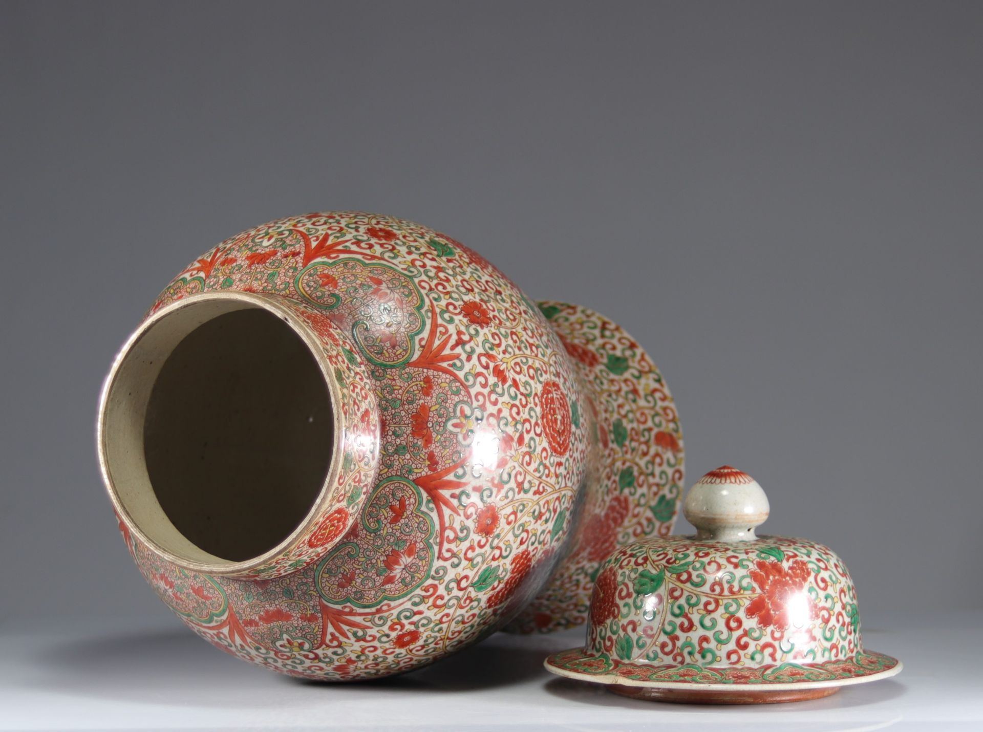 Imposing covered vase, Chinese porcelain - Image 6 of 8
