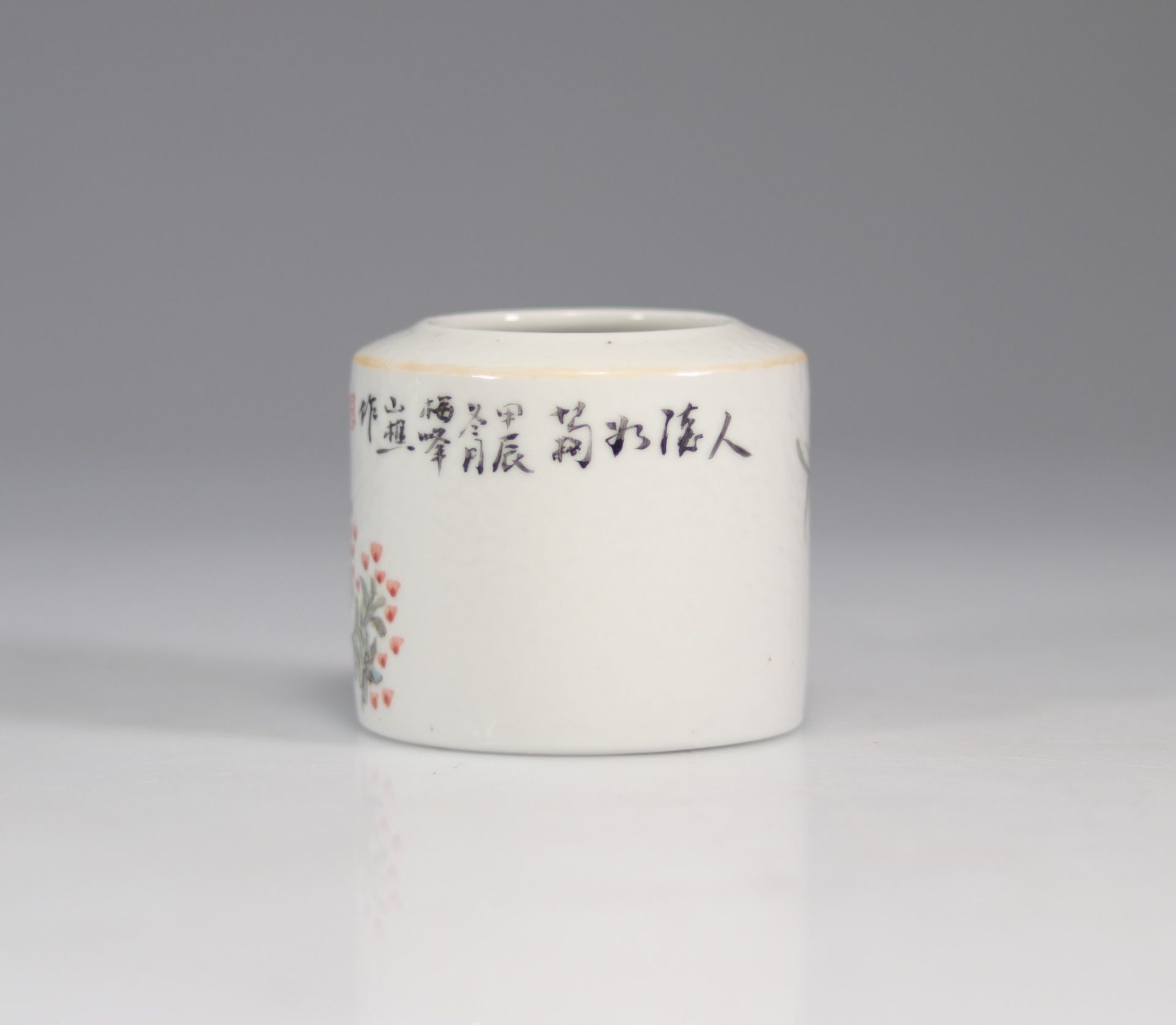 Brush holder in qianjiang cai porcelain with bird decor - Image 4 of 6