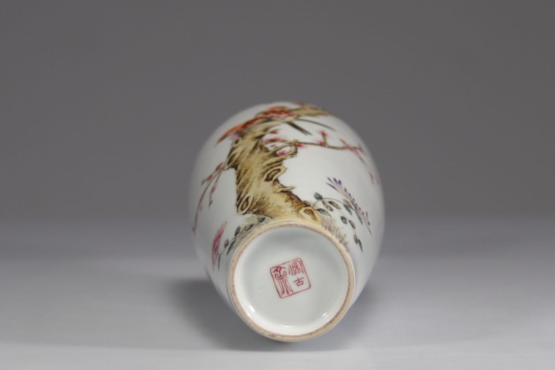 Cheng Yiting (1895-1948) porcelain vase decorated with birds - Image 5 of 5