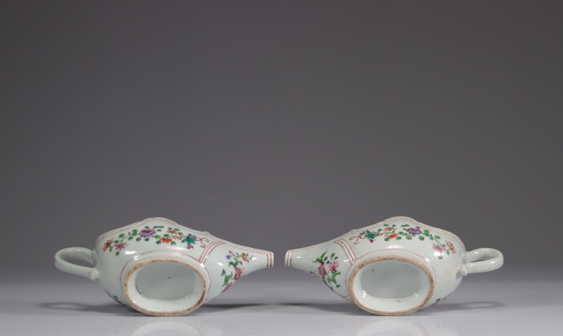 Pair of 18th century famille rose porcelain sauceboats - Bild 5 aus 5