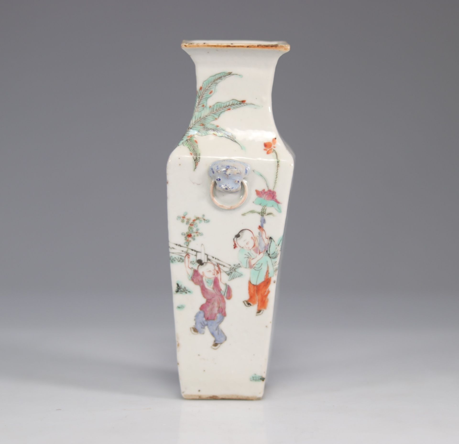 Chinese famille rose vase decorated with a young woman - Bild 3 aus 6