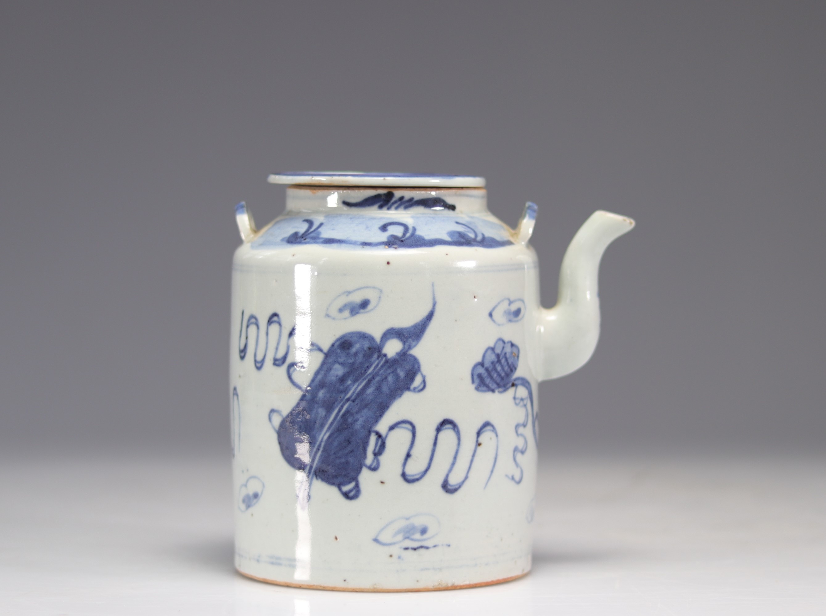 Chinese white blue porcelain teapot - Image 2 of 5