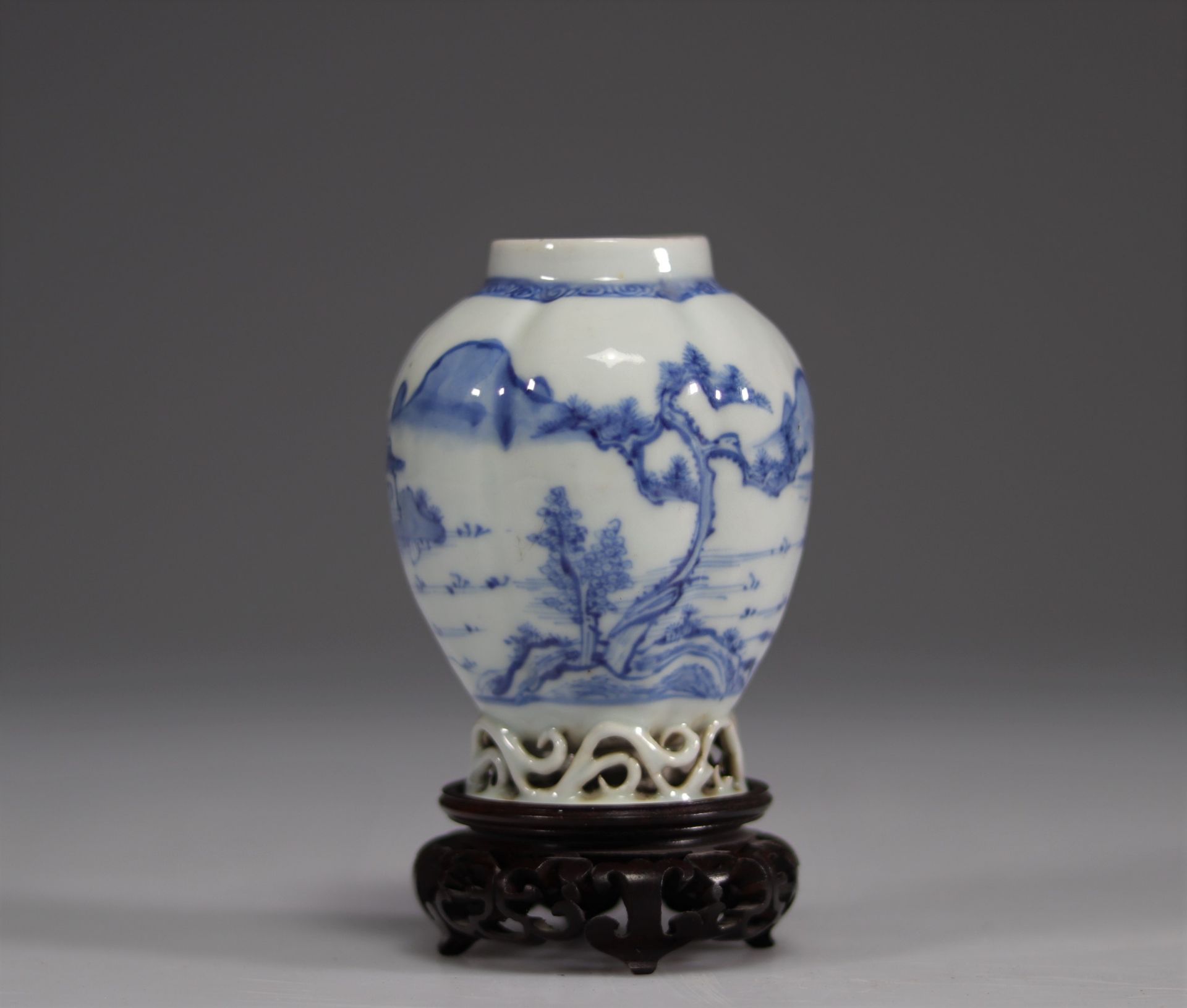 Qianlong blue white Chinese porcelain vase 18th - Image 2 of 6